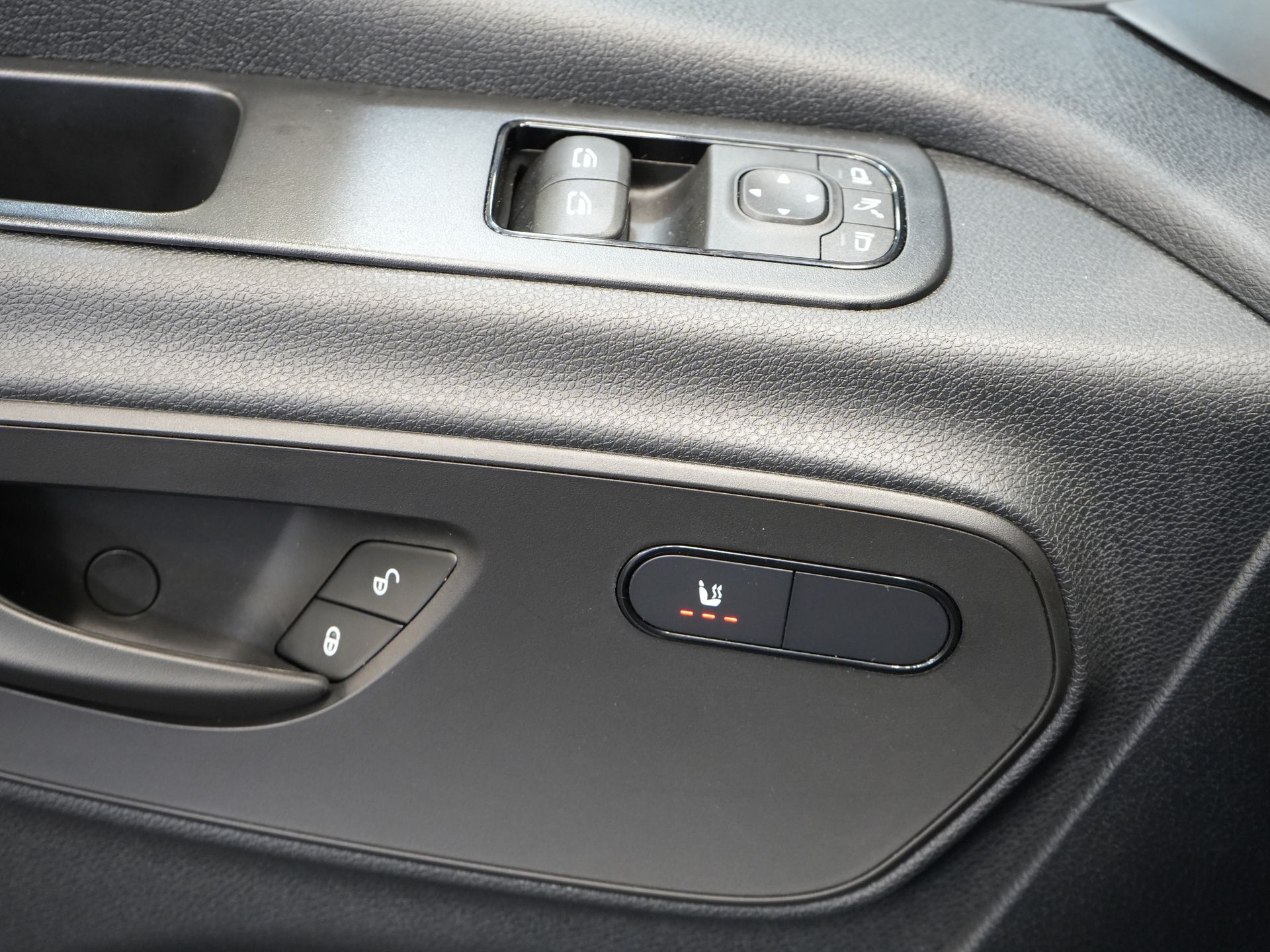 Mercedes-Benz Sprinter Furgoneta 317 1.9 CDI L2H2 Aut. FĂRĂ BPM! Scaun încălzit/ 270 Gr. Uși/ Scaune încălzite/ Navigație/ Cameră/ Cruise control/ Aer condiționat