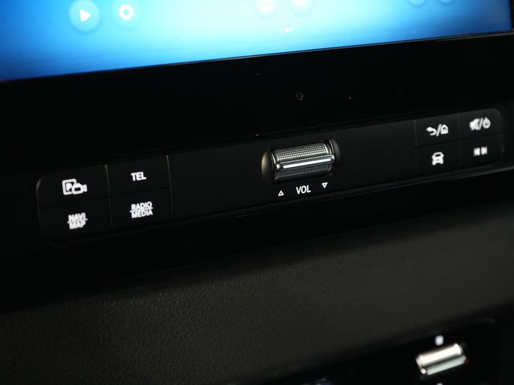 Mercedes-Benz Sprinter Furgoneta 317 1.9 CDI L2H2 Aut. FĂRĂ BPM! Scaun încălzit/ 270 Gr. Uși/ Scaune încălzite/ Navigație/ Cameră/ Cruise control/ Aer condiționat