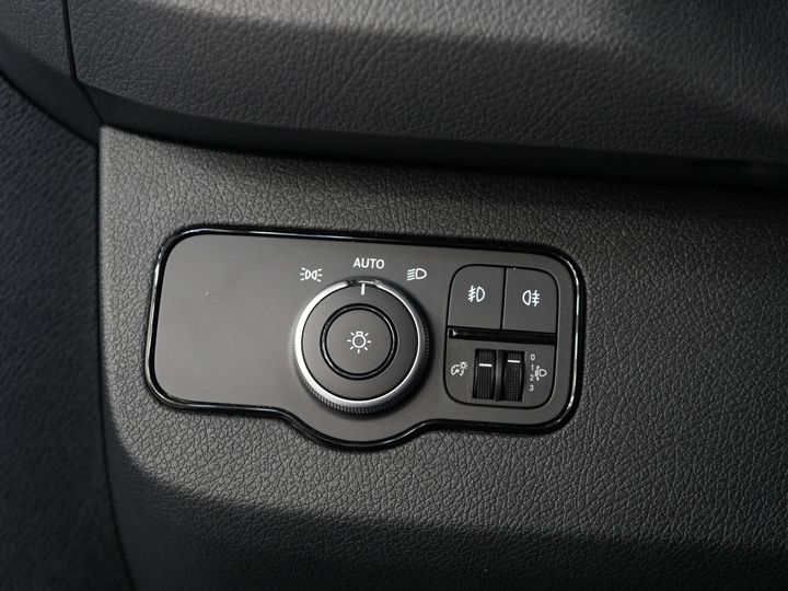 Mercedes-Benz Sprinter Furgoneta 317 1.9 CDI L2H2 Aut. FĂRĂ BPM! Scaun încălzit/ 270 Gr. Uși/ Scaune încălzite/ Navigație/ Cameră/ Cruise control/ Aer condiționat