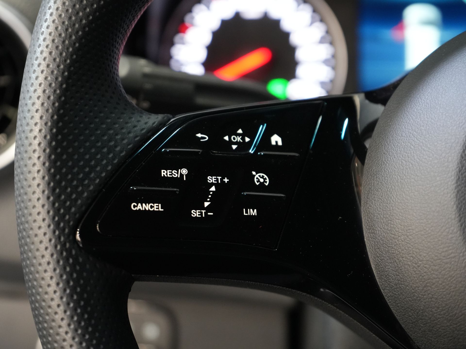 Mercedes-Benz Sprinter Furgoneta 317 1.9 CDI L2H2 Aut. FĂRĂ BPM! Scaun încălzit/ 270 Gr. Uși/ Scaune încălzite/ Navigație/ Cameră/ Cruise control/ Aer condiționat