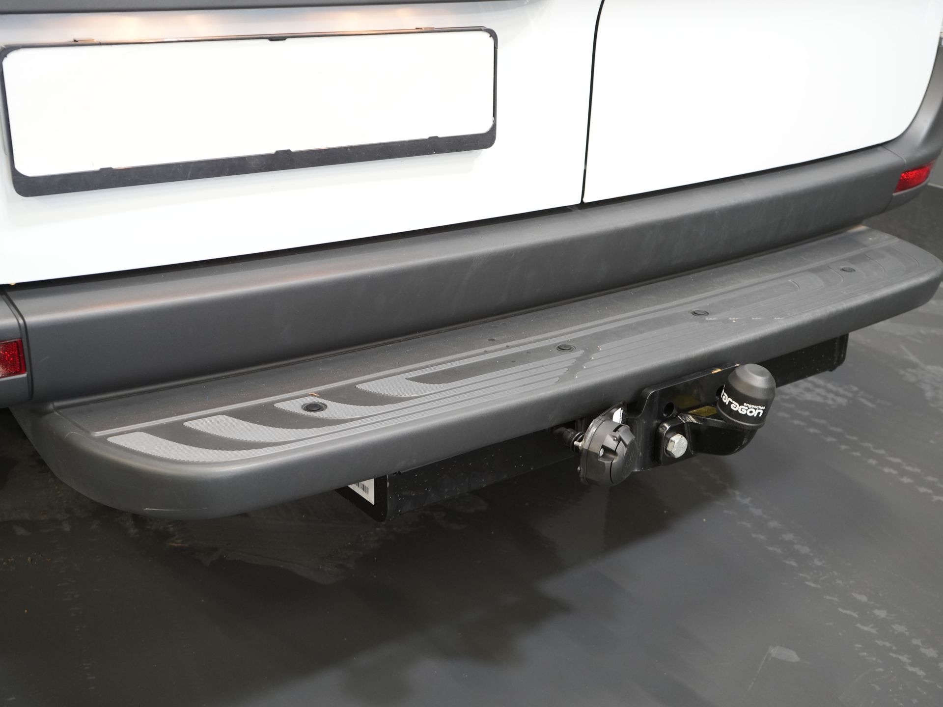 Mercedes-Benz Sprinter Furgoneta 317 1.9 CDI L2H2 Aut. FĂRĂ BPM! Scaun încălzit/ 270 Gr. Uși/ Scaune încălzite/ Navigație/ Cameră/ Cruise control/ Aer condiționat