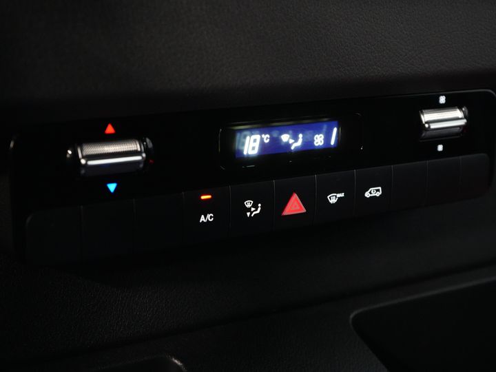 Mercedes-Benz Sprinter Furgoneta 317 1.9 CDI L2H2 Aut. FĂRĂ BPM! Scaun încălzit/ 270 Gr. Uși/ Scaune încălzite/ Navigație/ Cameră/ Cruise control/ Aer condiționat