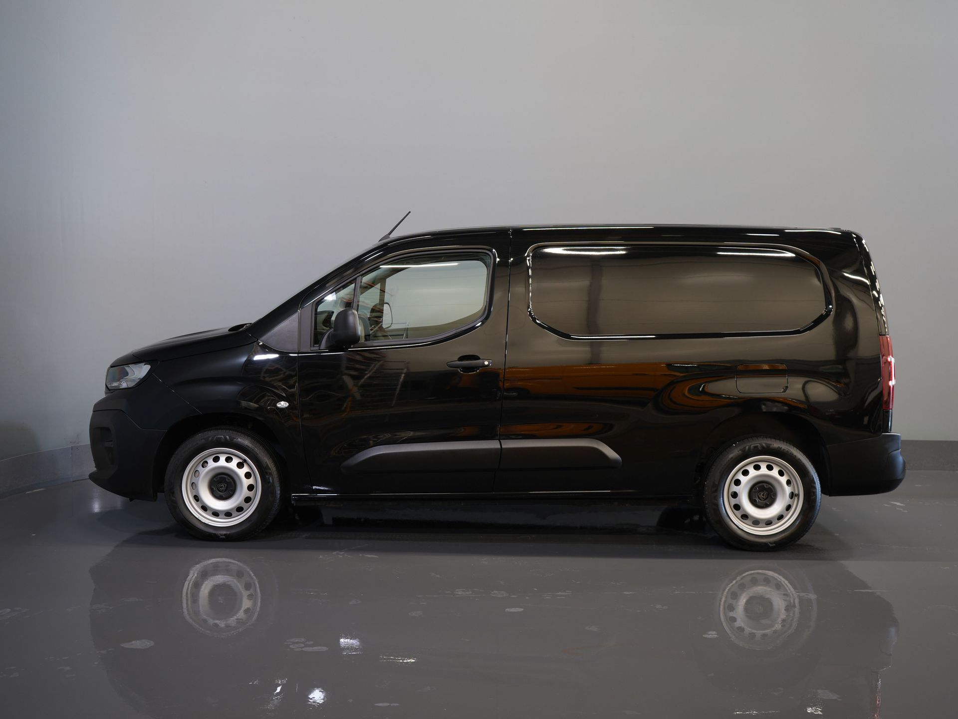 Peugeot Partner Van 1.5 HDi 100 к.с. L2 MARGE ZGAN Virtual Cockpit/ 3перс./ Carplay/ PDC/ Cruise/ Airco