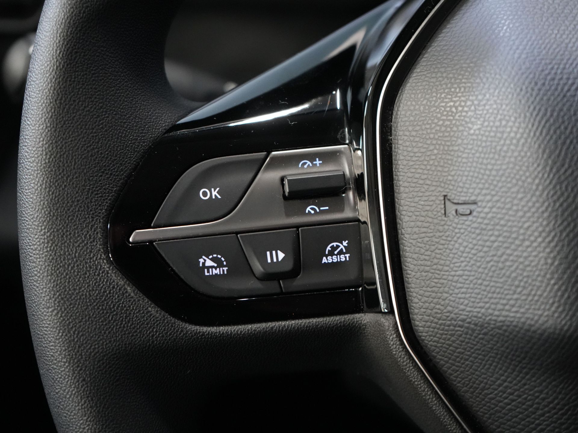 Peugeot Partner Van 1.5 HDi 100 к.с. L2 MARGE ZGAN Virtual Cockpit/ 3перс./ Carplay/ PDC/ Cruise/ Airco