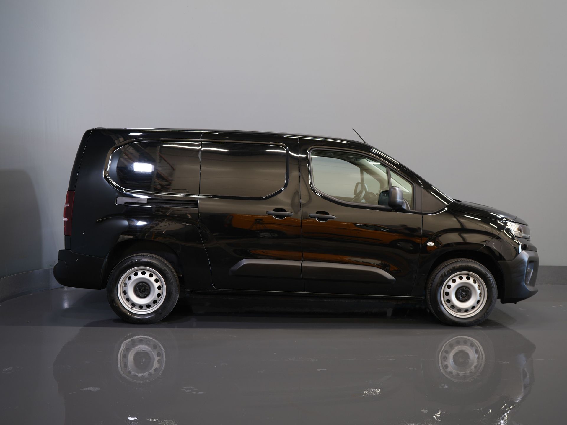 Peugeot Partner Van 1.5 HDi 100 к.с. L2 MARGE ZGAN Virtual Cockpit/ 3перс./ Carplay/ PDC/ Cruise/ Airco