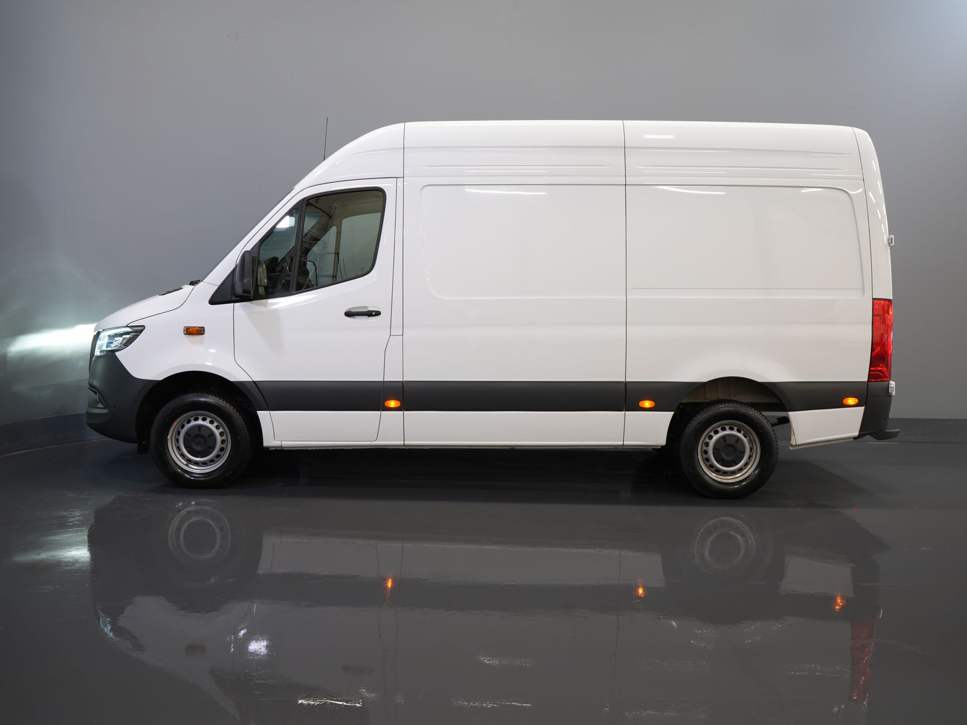 Mercedes-Benz Sprinter Фургон 317 Aut. L2H2 Без ПДВ! LED/ 270 Gr.Двері/ Посилене сидіння/ Підігрів сидінь/ Навігація/ Камера/ PDC/ Обшивка/ Круїз-контроль