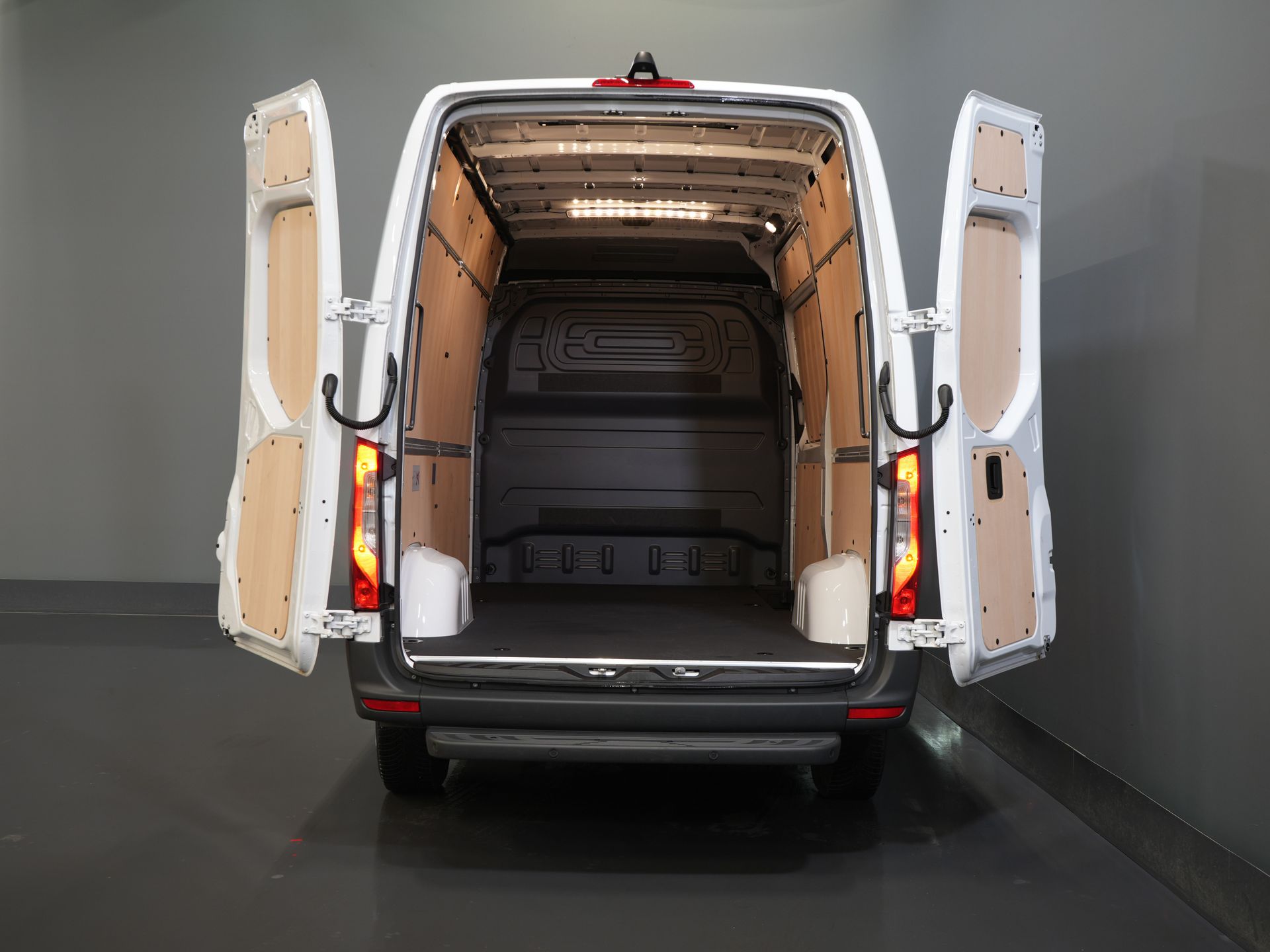 Mercedes-Benz Sprinter Фургон 317 Aut. L2H2 Без ПДВ! LED/ 270 Gr.Двері/ Посилене сидіння/ Підігрів сидінь/ Навігація/ Камера/ PDC/ Обшивка/ Круїз-контроль