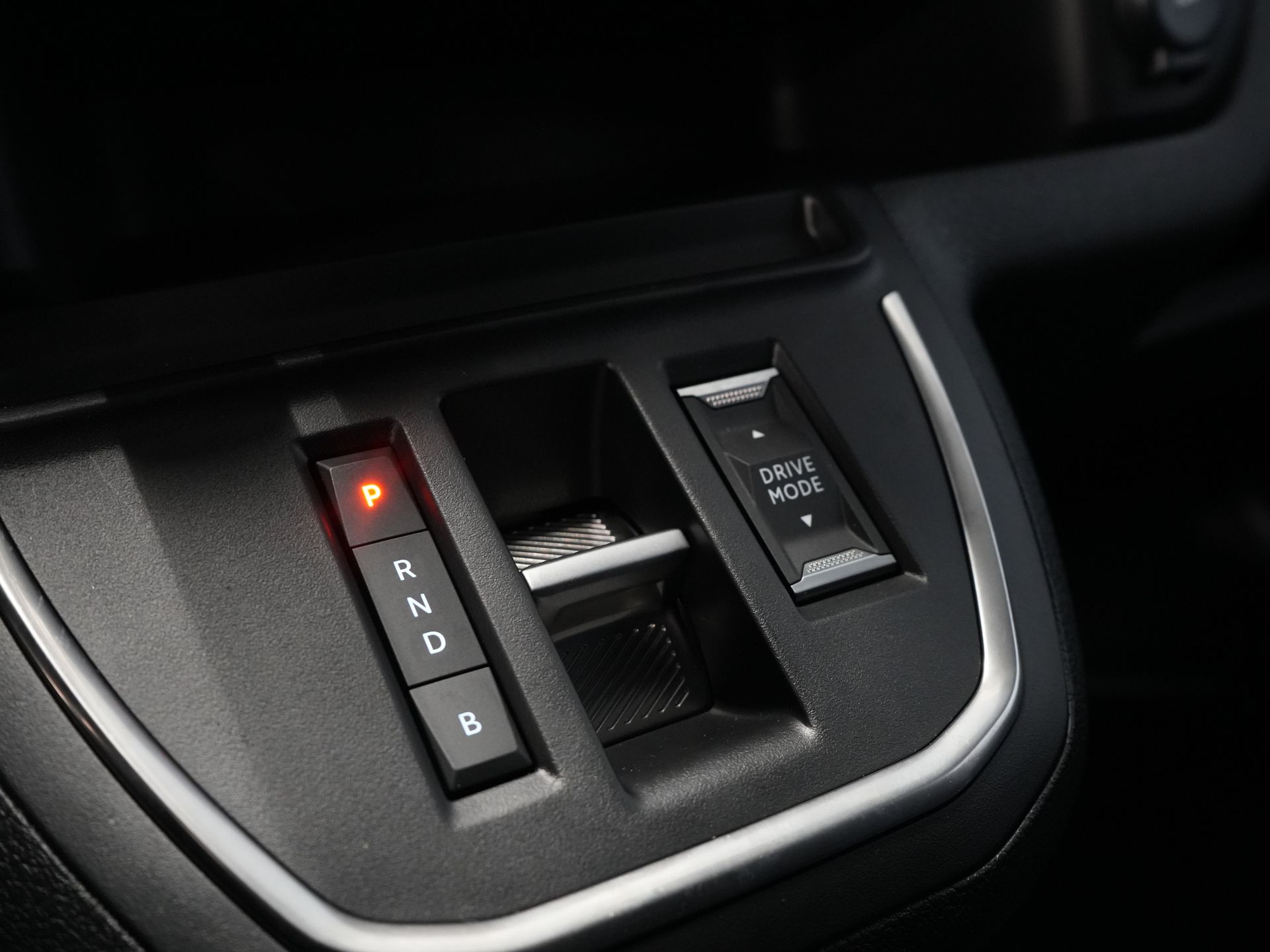 Citroën ë-Jumpy Fourgon L2 75 kWh 330 km WLTP Chargeur rapide/ 3 pers./ Carplay/ Caméra/ PDC/ Régulateur de vitesse/ Climatisation