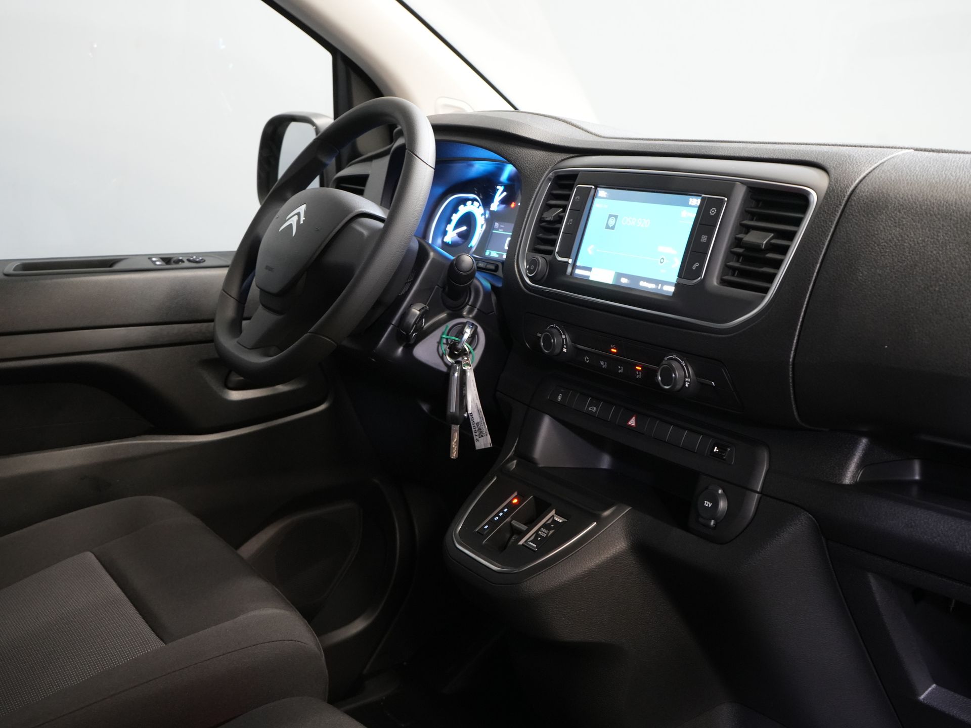 Citroën ë-Jumpy Fourgon L2 75 kWh 330 km WLTP Chargeur rapide/ 3 pers./ Carplay/ Caméra/ PDC/ Régulateur de vitesse/ Climatisation