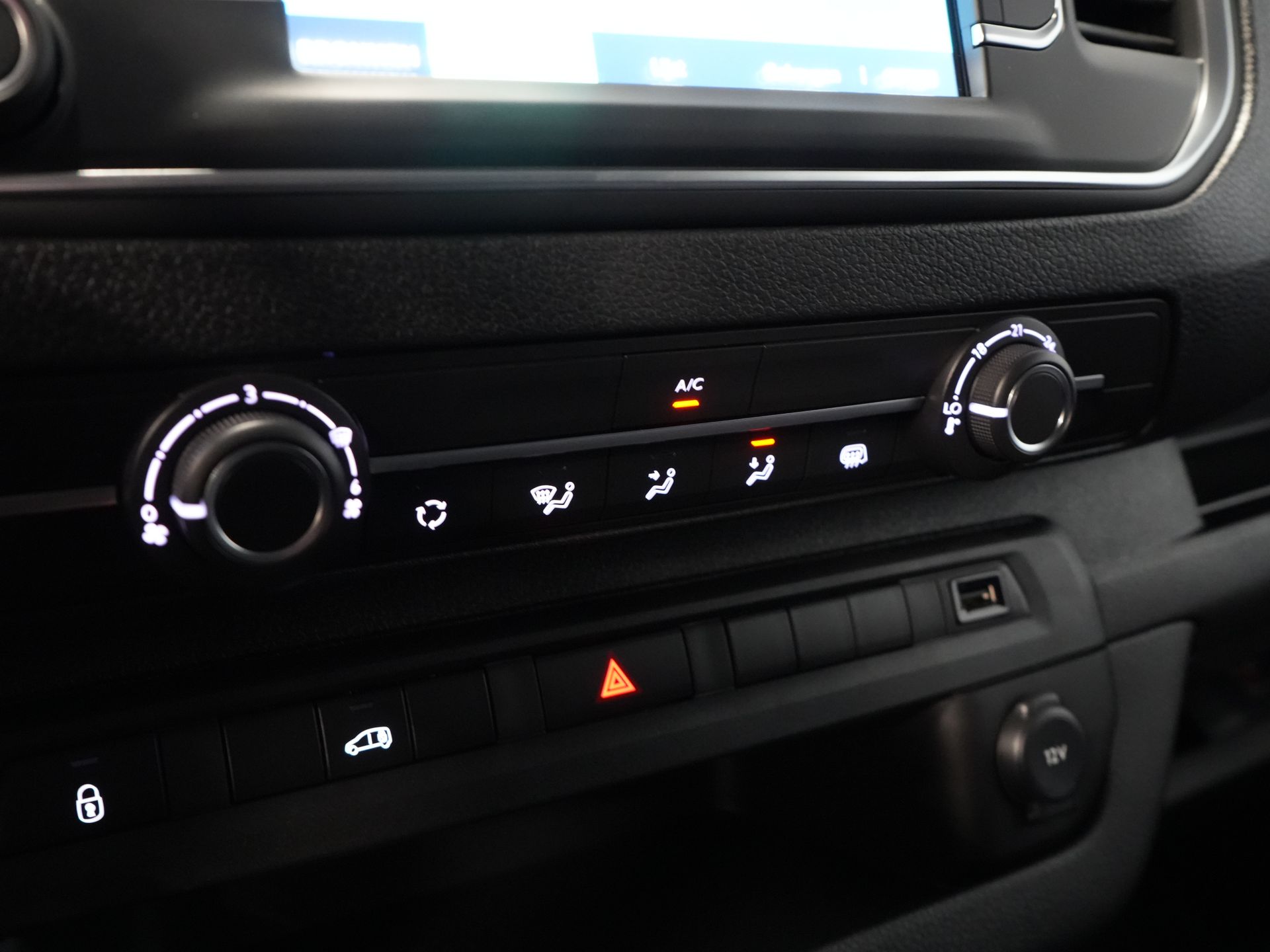 Citroën ë-Jumpy Fourgon L2 75 kWh 330 km WLTP Chargeur rapide/ 3 pers./ Carplay/ Caméra/ PDC/ Régulateur de vitesse/ Climatisation