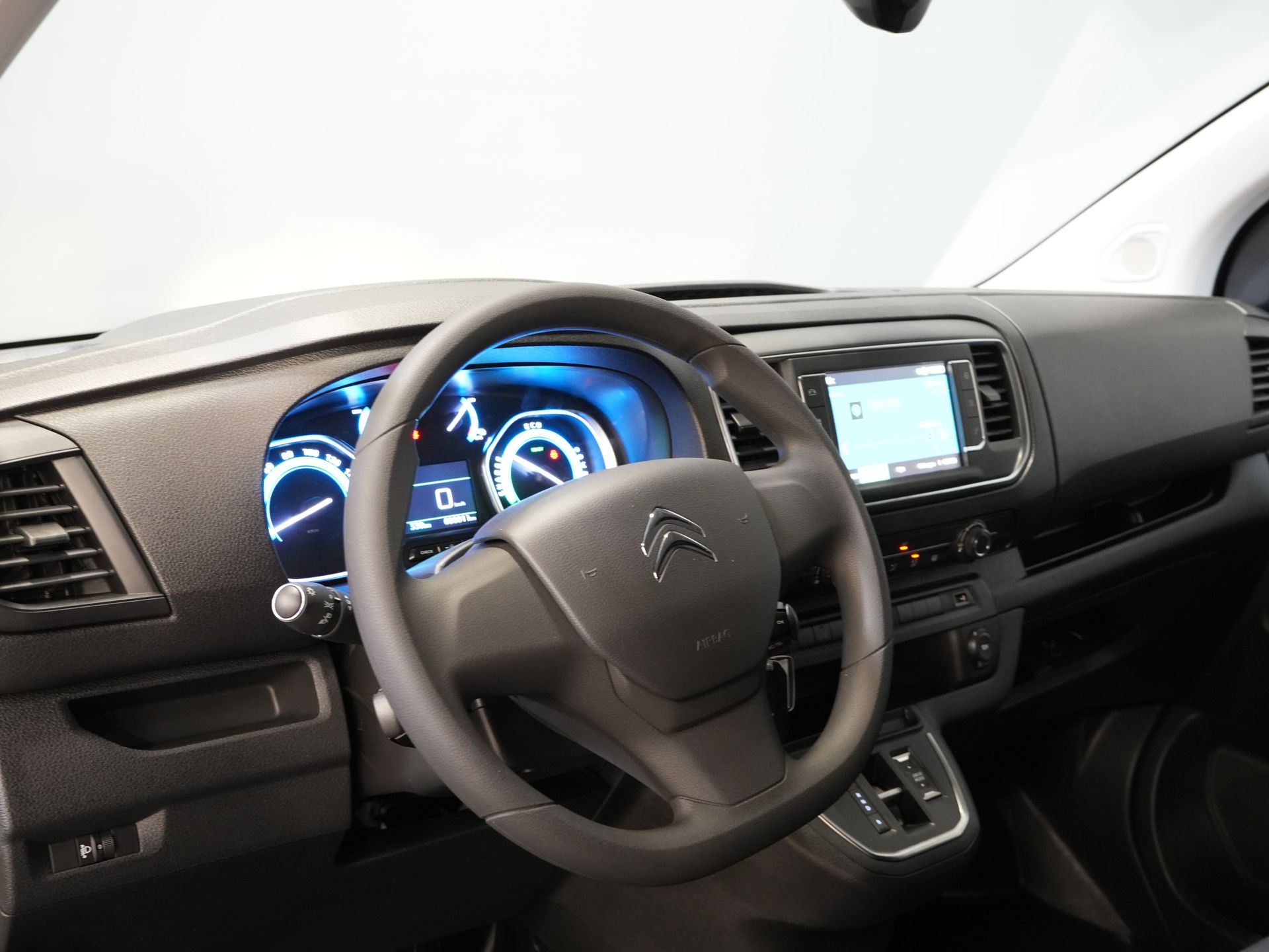 Citroën ë-Jumpy Fourgon L2 75 kWh 330 km WLTP Chargeur rapide/ 3 pers./ Carplay/ Caméra/ PDC/ Régulateur de vitesse/ Climatisation