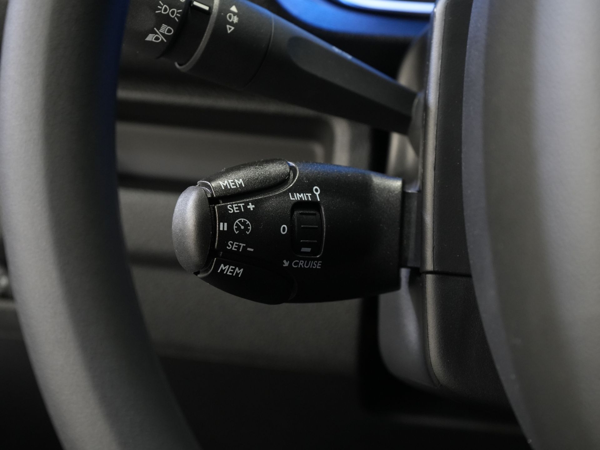 Citroën ë-Jumpy Fourgon L2 75 kWh 330 km WLTP Chargeur rapide/ 3 pers./ Carplay/ Caméra/ PDC/ Régulateur de vitesse/ Climatisation