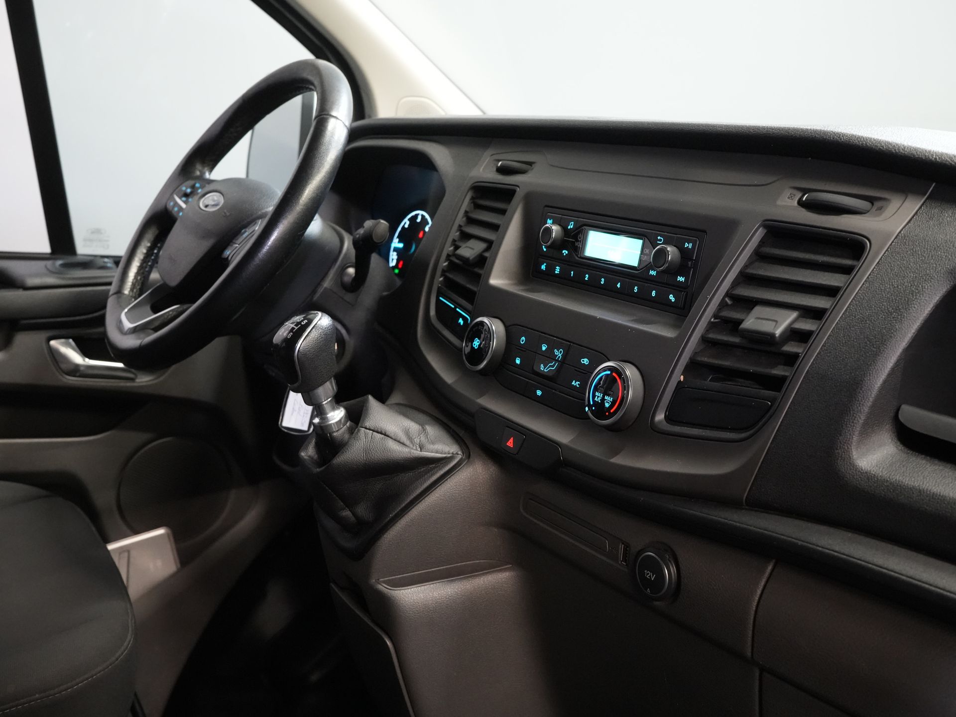 Ford Transit Custom Van 340 2.0 TDCI 130 hp L2 Double Cab DC BPM FREE! 6 Pers./ 2.8t Trekverm./ PDC/ Cruise/ Towbar/ Airco