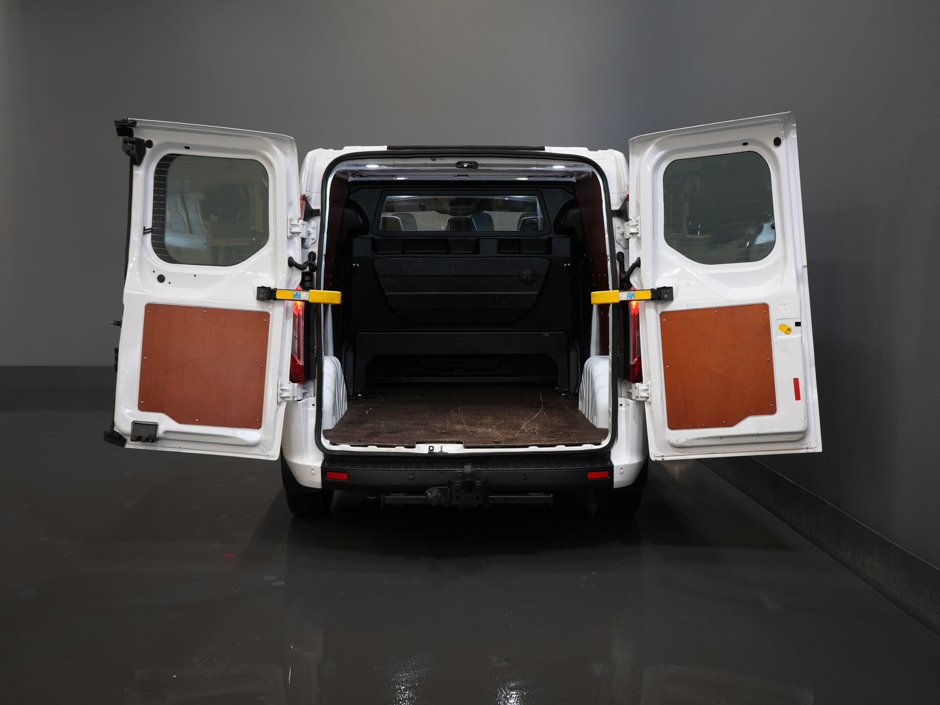 Ford Transit Custom Van 340 2.0 TDCI 130 hp L2 Double Cab DC BPM FREE! 6 Pers./ 2.8t Trekverm./ PDC/ Cruise/ Towbar/ Airco