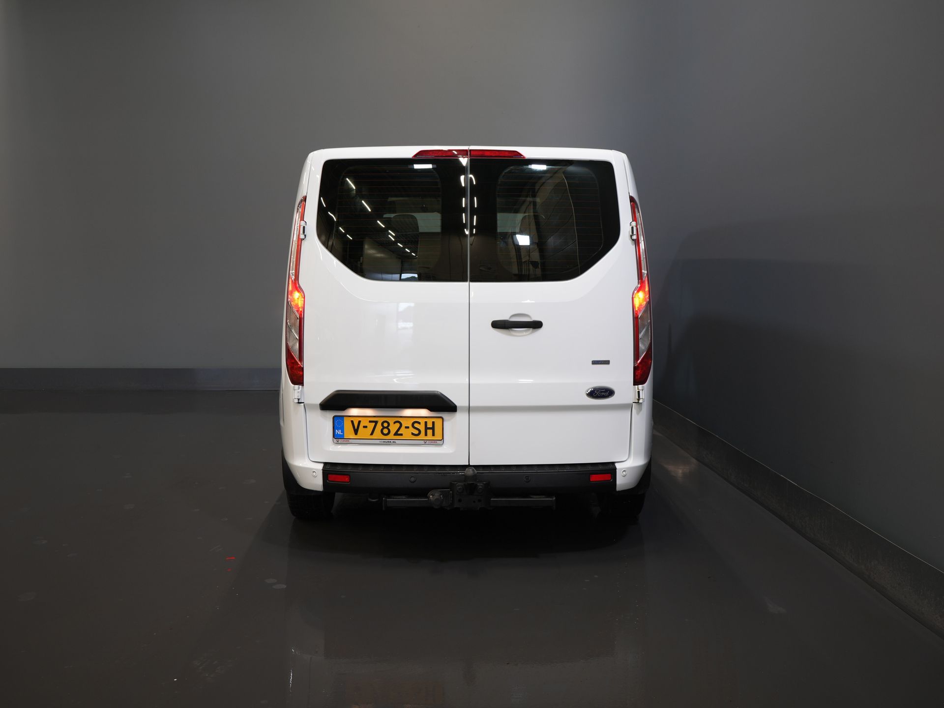 Ford Transit Custom Van 340 2.0 TDCI 130 hp L2 Double Cab DC BPM FREE! 6 Pers./ 2.8t Trekverm./ PDC/ Cruise/ Towbar/ Airco
