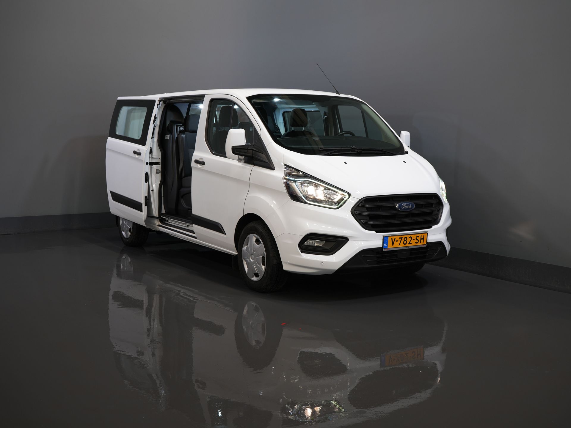 Ford Transit Custom Van 340 2.0 TDCI 130 hp L2 Double Cab DC BPM FREE! 6 Pers./ 2.8t Trekverm./ PDC/ Cruise/ Towbar/ Airco