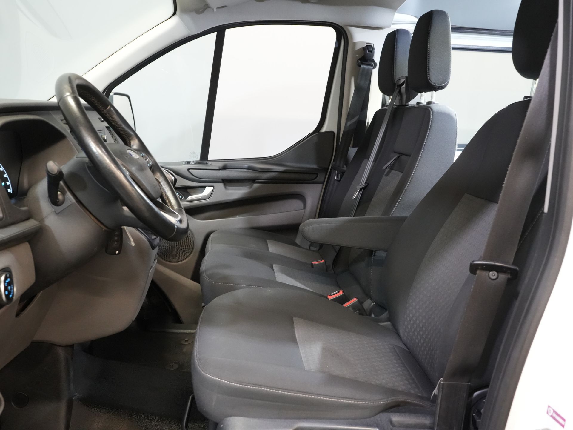 Ford Transit Custom Van 340 2.0 TDCI 130 hp L2 Double Cab DC BPM FREE! 6 Pers./ 2.8t Trekverm./ PDC/ Cruise/ Towbar/ Airco