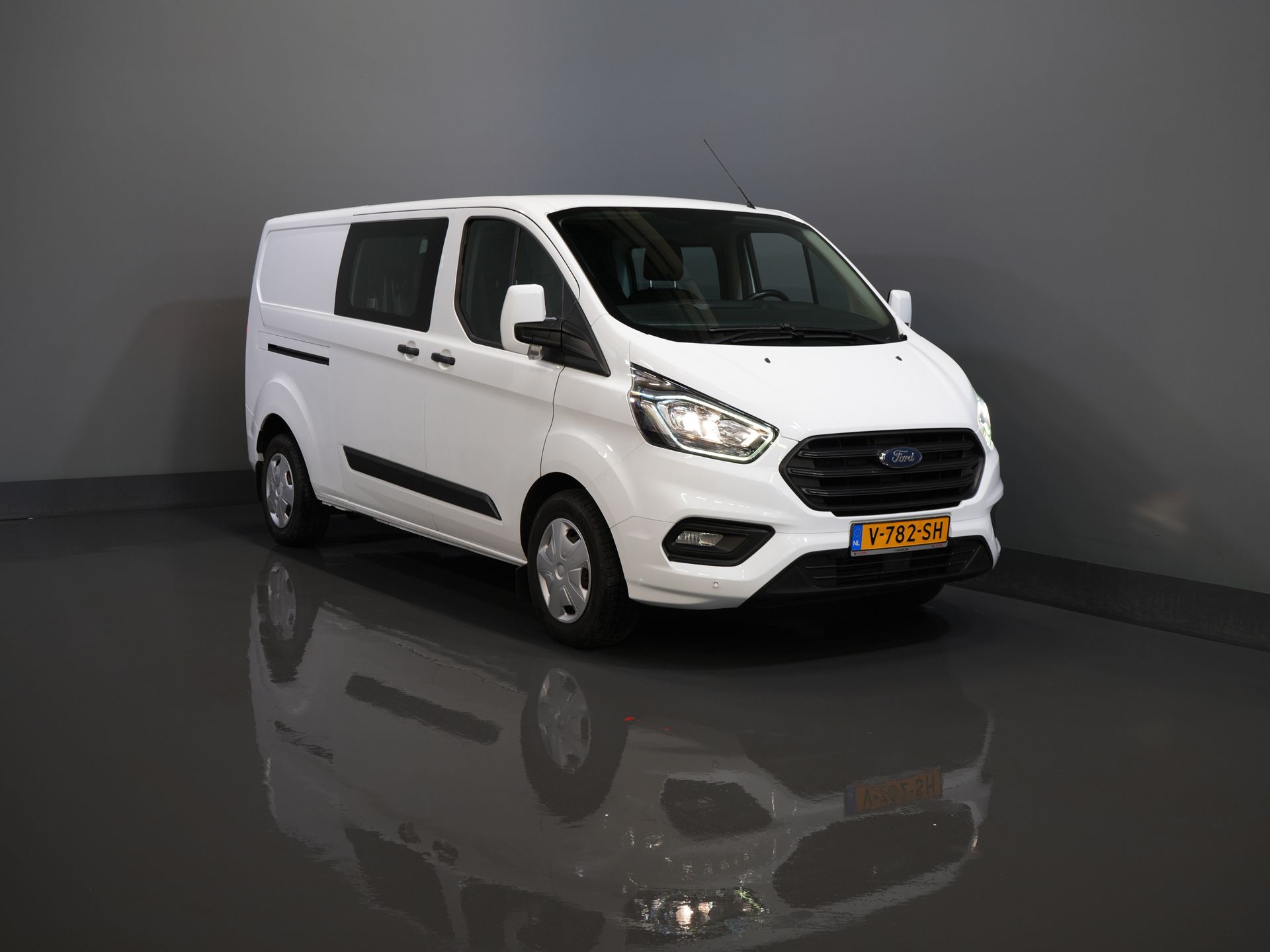 Ford Transit Custom Van 340 2.0 TDCI 130 hp L2 Double Cab DC BPM FREE! 6 Pers./ 2.8t Trekverm./ PDC/ Cruise/ Towbar/ Airco