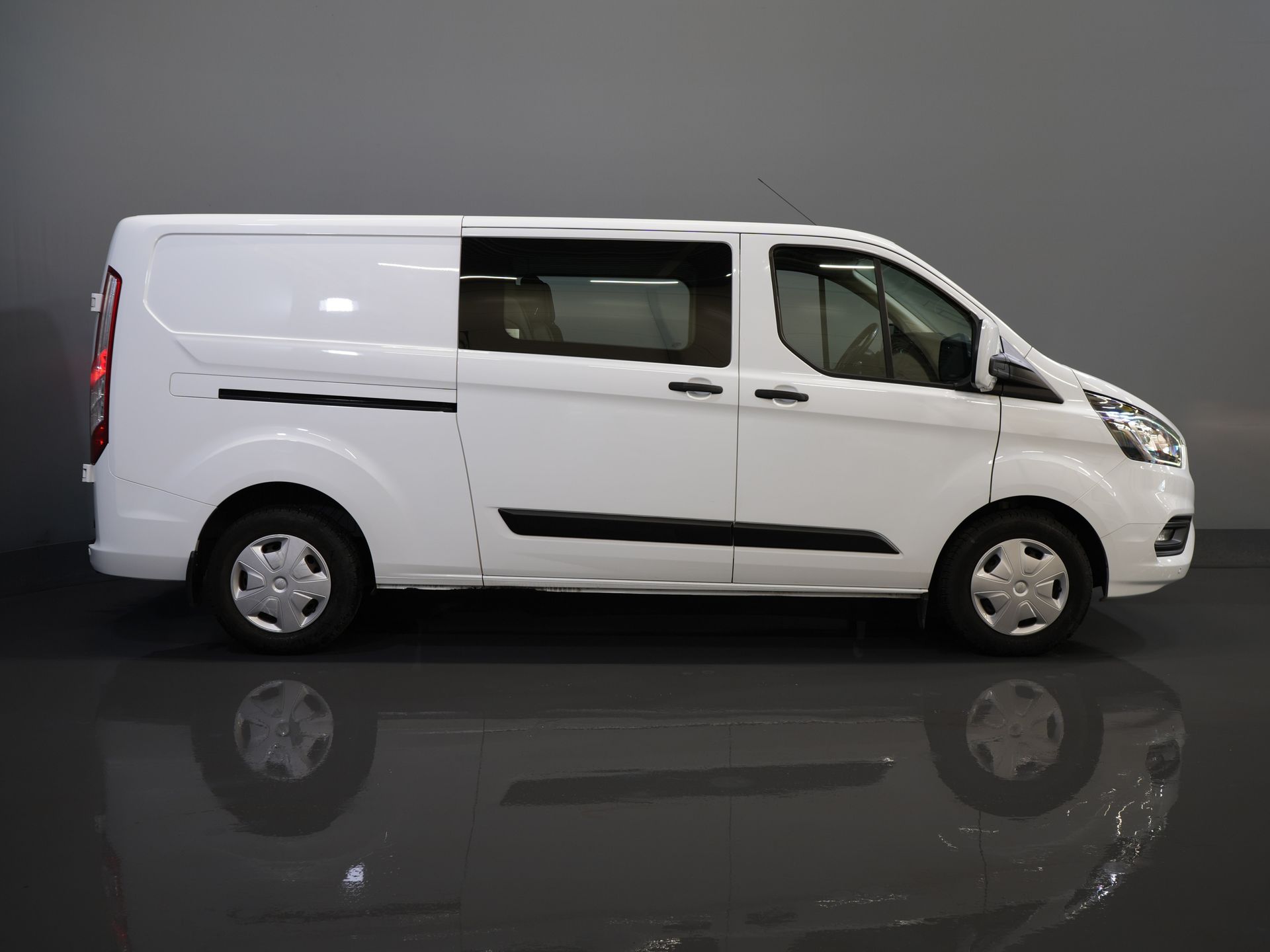 Ford Transit Custom Van 340 2.0 TDCI 130 hp L2 Double Cab DC BPM FREE! 6 Pers./ 2.8t Trekverm./ PDC/ Cruise/ Towbar/ Airco
