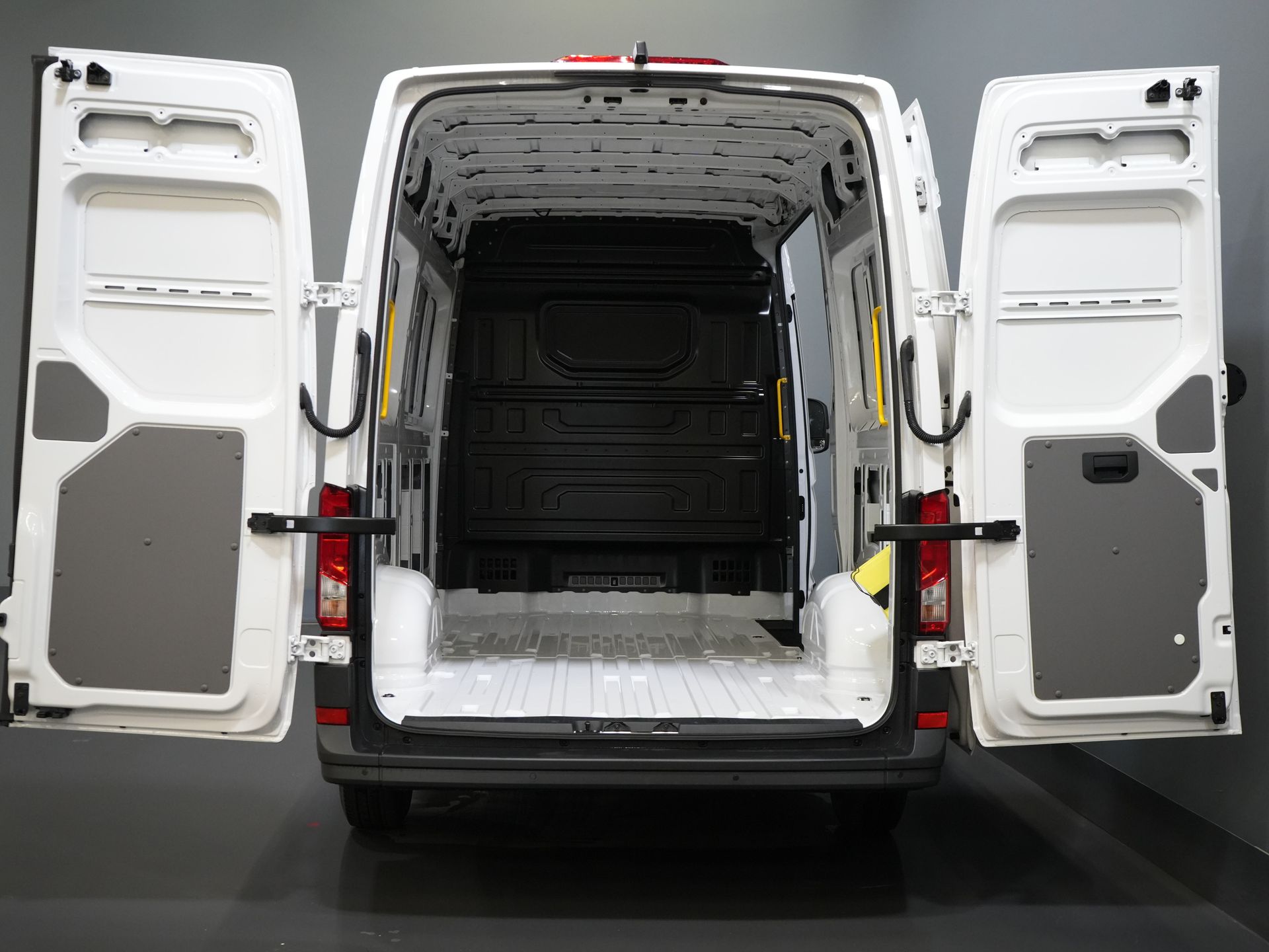 Volkswagen Crafter Van 35 2.0 TDI 140 к.с. DSG Aut. L3H3 BPM БЕЗКОШТОВНО! LED / Віртуальна кабіна / Камера / Круїз / Carplay / Gev.Stoel