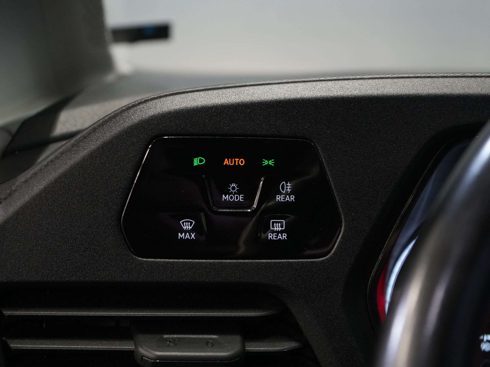 Volkswagen Caddy Cargo Furgone Maxi 2.0 TDI 125 CV DSG Aut. Riscaldamento autonomo/ Gancio di traino rimovibile/ Sedili riscaldabili/ Aria condizionata/ Cruise control/ Telecamera/ PDC