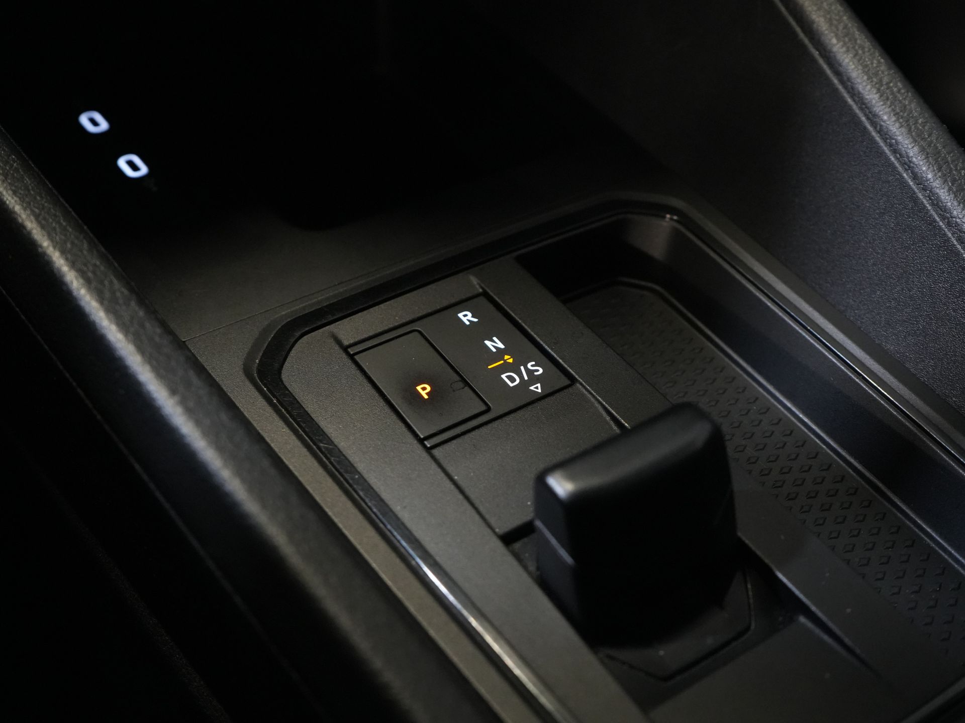 Volkswagen Caddy Cargo Furgone Maxi 2.0 TDI 125 CV DSG Aut. Riscaldamento autonomo/ Gancio di traino rimovibile/ Sedili riscaldabili/ Aria condizionata/ Cruise control/ Telecamera/ PDC