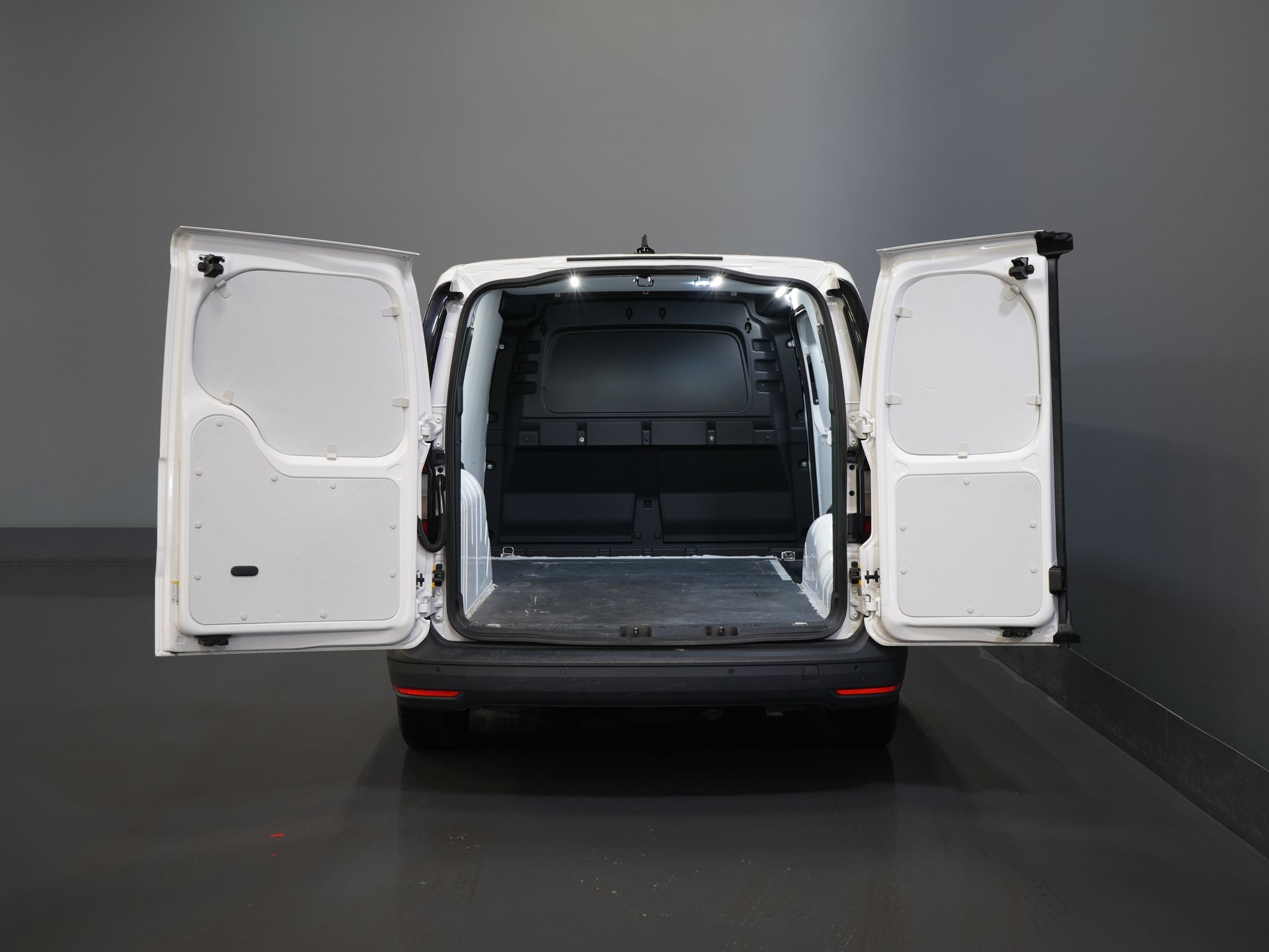 Volkswagen Caddy Cargo Furgone Maxi 2.0 TDI 125 CV DSG Aut. Riscaldamento autonomo/ Gancio di traino rimovibile/ Sedili riscaldabili/ Aria condizionata/ Cruise control/ Telecamera/ PDC