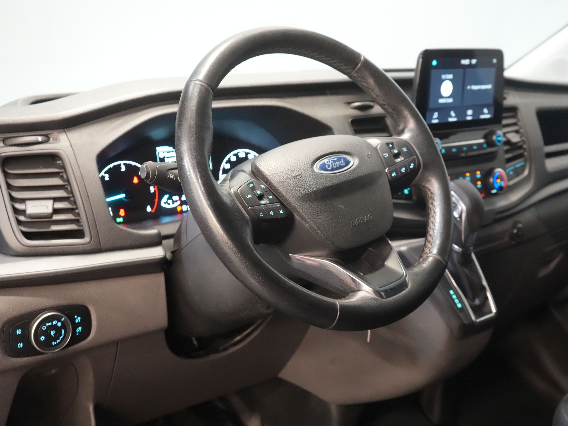 Ford Transit Custom Van 300 2.0 TDCI 130 CV Aut. L2 Limited BPM FREE! Bi-Xenon/ 2 porte scorrevoli/ riscaldamento del cavalletto/ riscaldamento dei sedili/ Carplay/ telecamera/ PDC/ LMV/ Cruis
