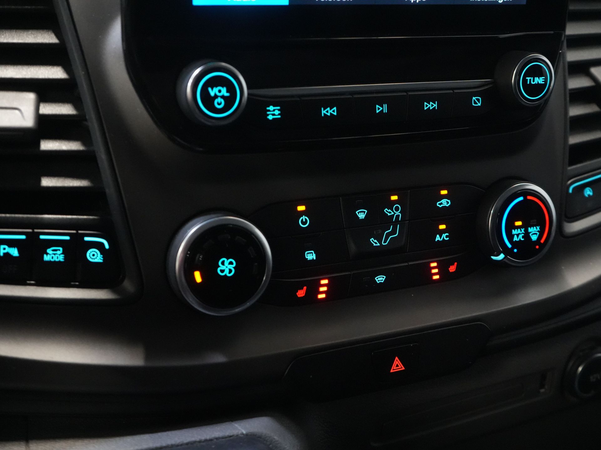 Ford Transit Custom Van 300 2.0 TDCI 130 CV Aut. L2 Limited BPM FREE! Bi-Xenon/ 2 porte scorrevoli/ riscaldamento del cavalletto/ riscaldamento dei sedili/ Carplay/ telecamera/ PDC/ LMV/ Cruis