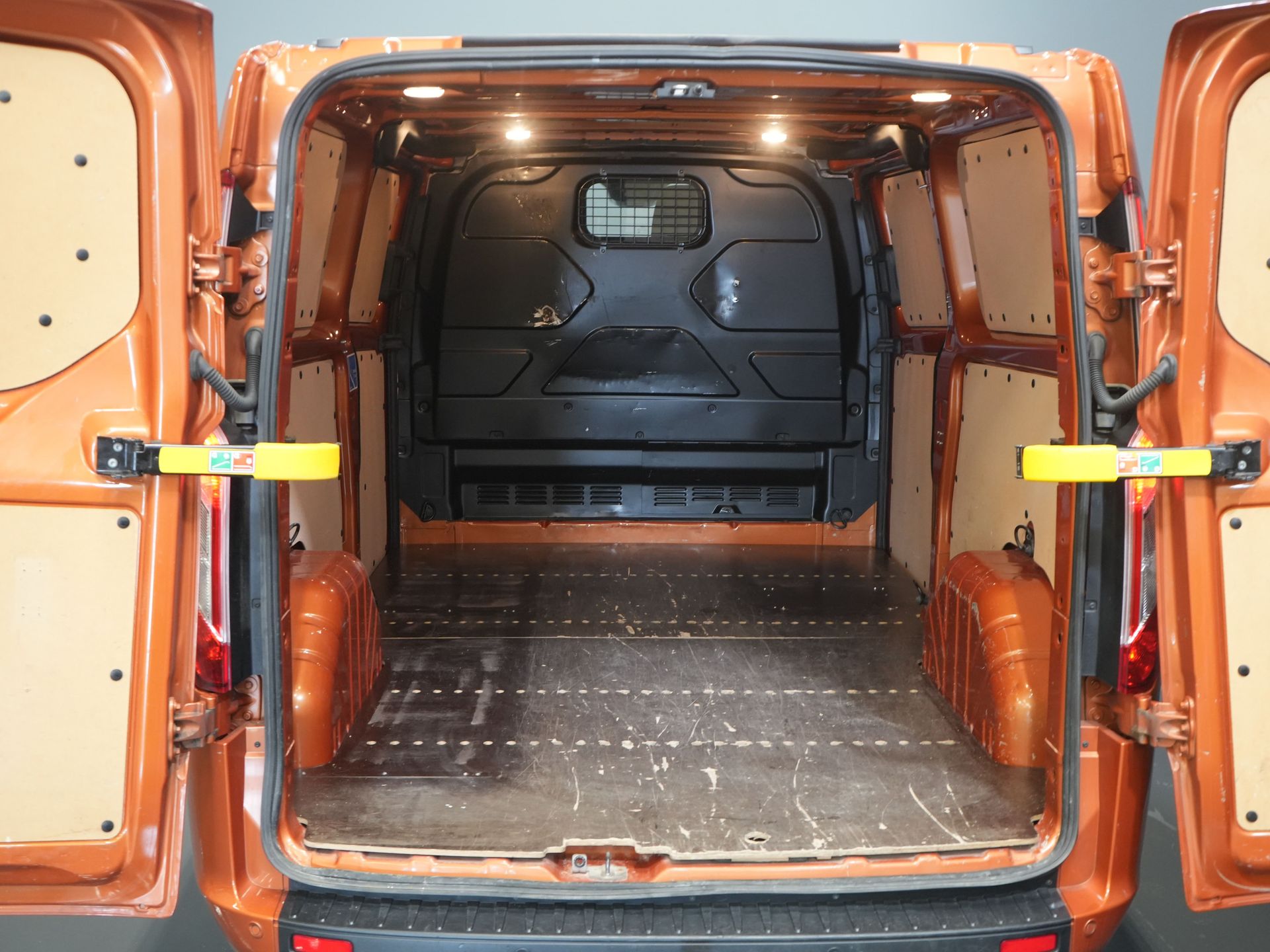 Ford Transit Custom Van 300 2.0 TDCI 130 CV Aut. L2 Limited BPM FREE! Bi-Xenon/ 2 porte scorrevoli/ riscaldamento del cavalletto/ riscaldamento dei sedili/ Carplay/ telecamera/ PDC/ LMV/ Cruis