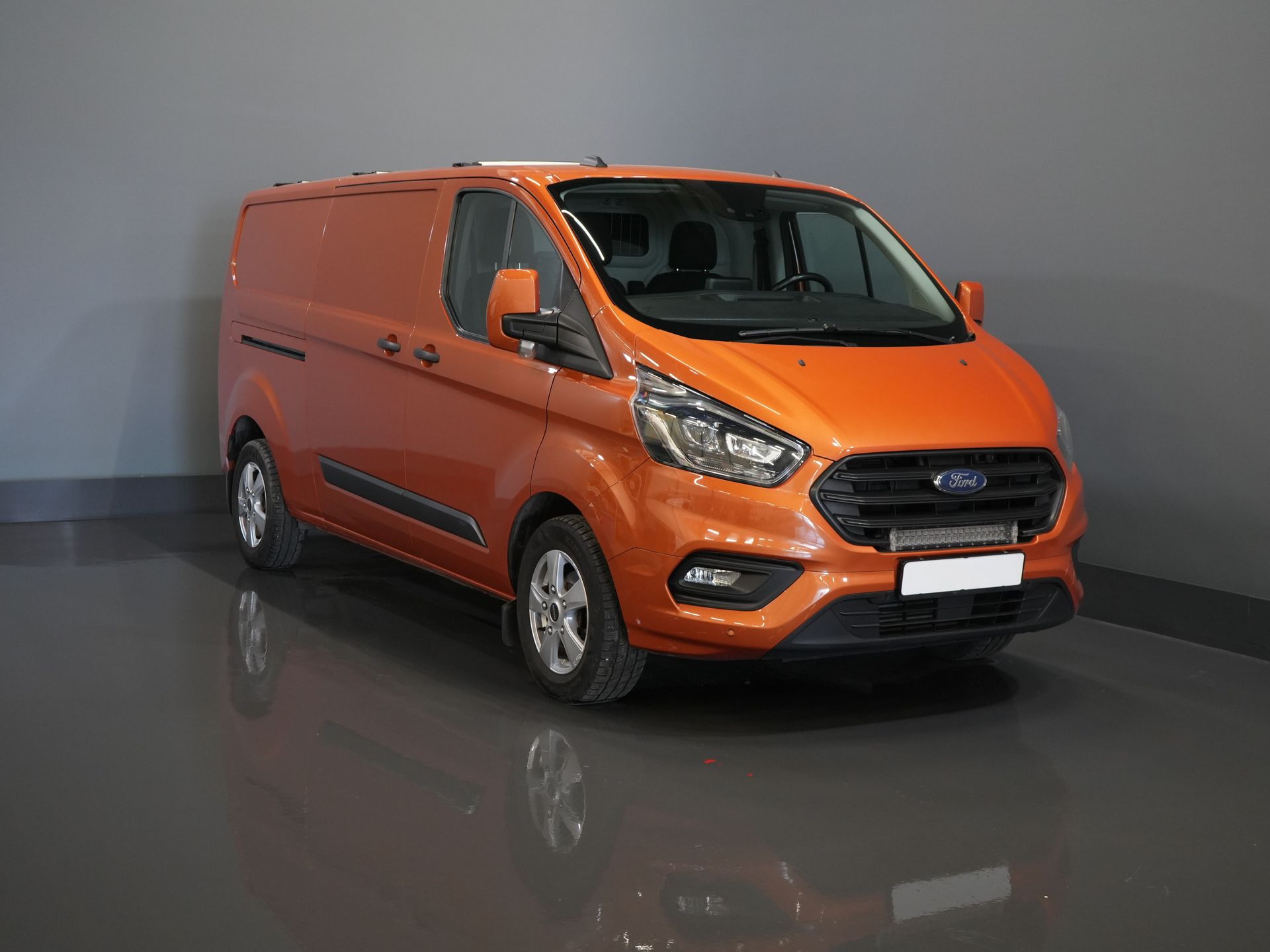 Ford Transit Custom Van 300 2.0 TDCI 130 CV Aut. L2 Limited BPM FREE! Bi-Xenon/ 2 porte scorrevoli/ riscaldamento del cavalletto/ riscaldamento dei sedili/ Carplay/ telecamera/ PDC/ LMV/ Cruis
