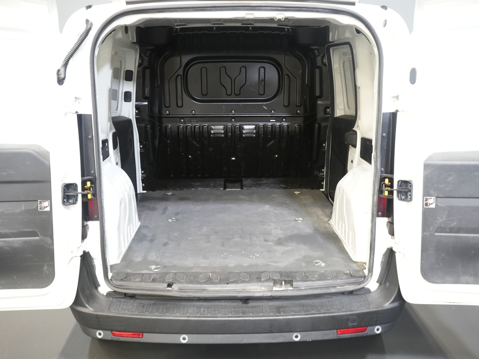 Opel Combo Furgoneta 1.3 CDTi 95 CV EURO6/ NL Auto/ Techo solar/ Aire acondicionado/ Control de crucero/ PDC