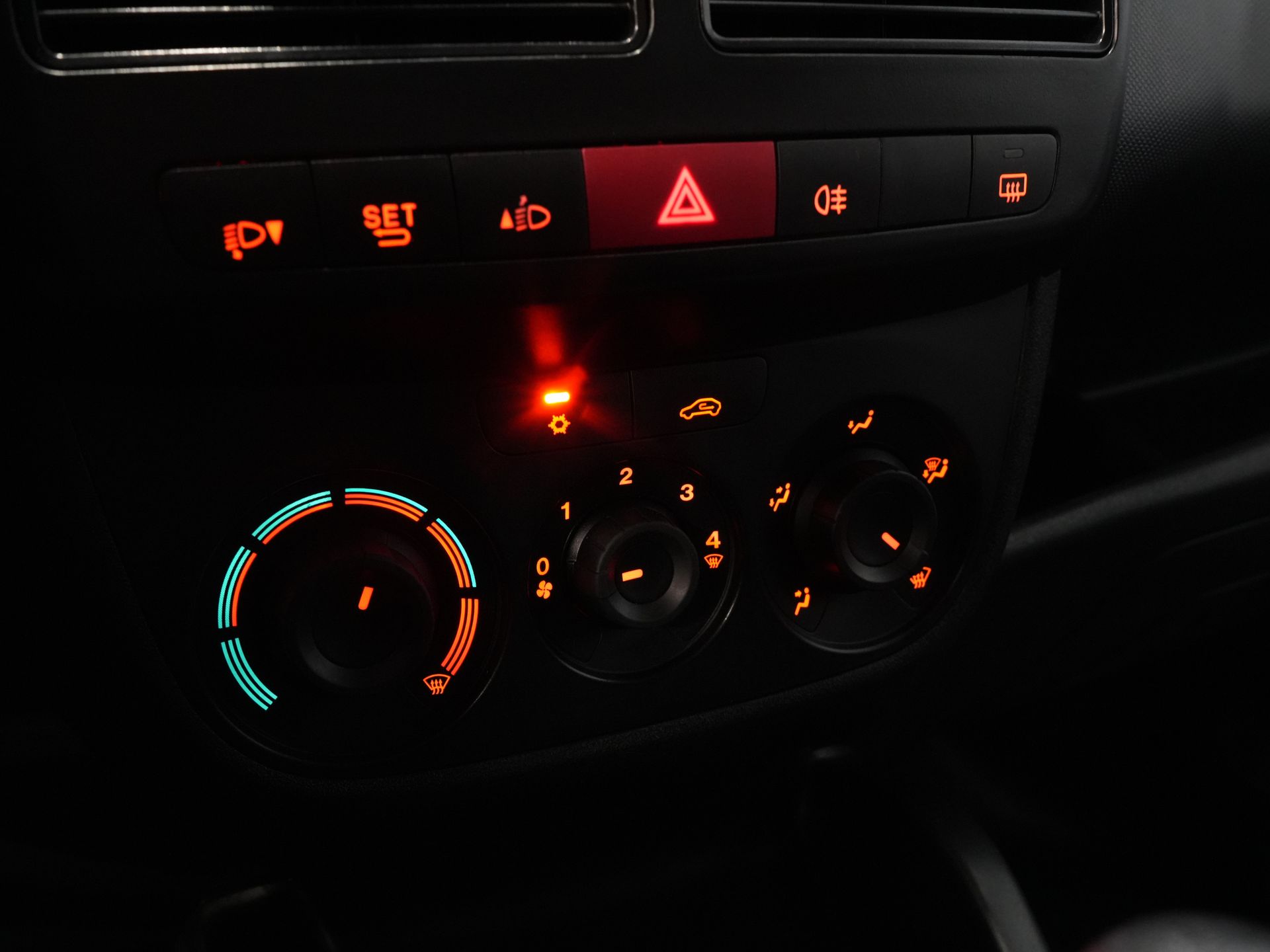 Opel Combo Furgoneta 1.3 CDTi 95 CV EURO6/ NL Auto/ Techo solar/ Aire acondicionado/ Control de crucero/ PDC