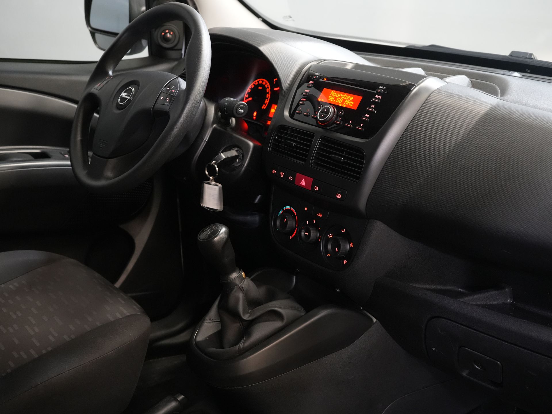 Opel Combo Furgoneta 1.3 CDTi 95 CV EURO6/ NL Auto/ Techo solar/ Aire acondicionado/ Control de crucero/ PDC