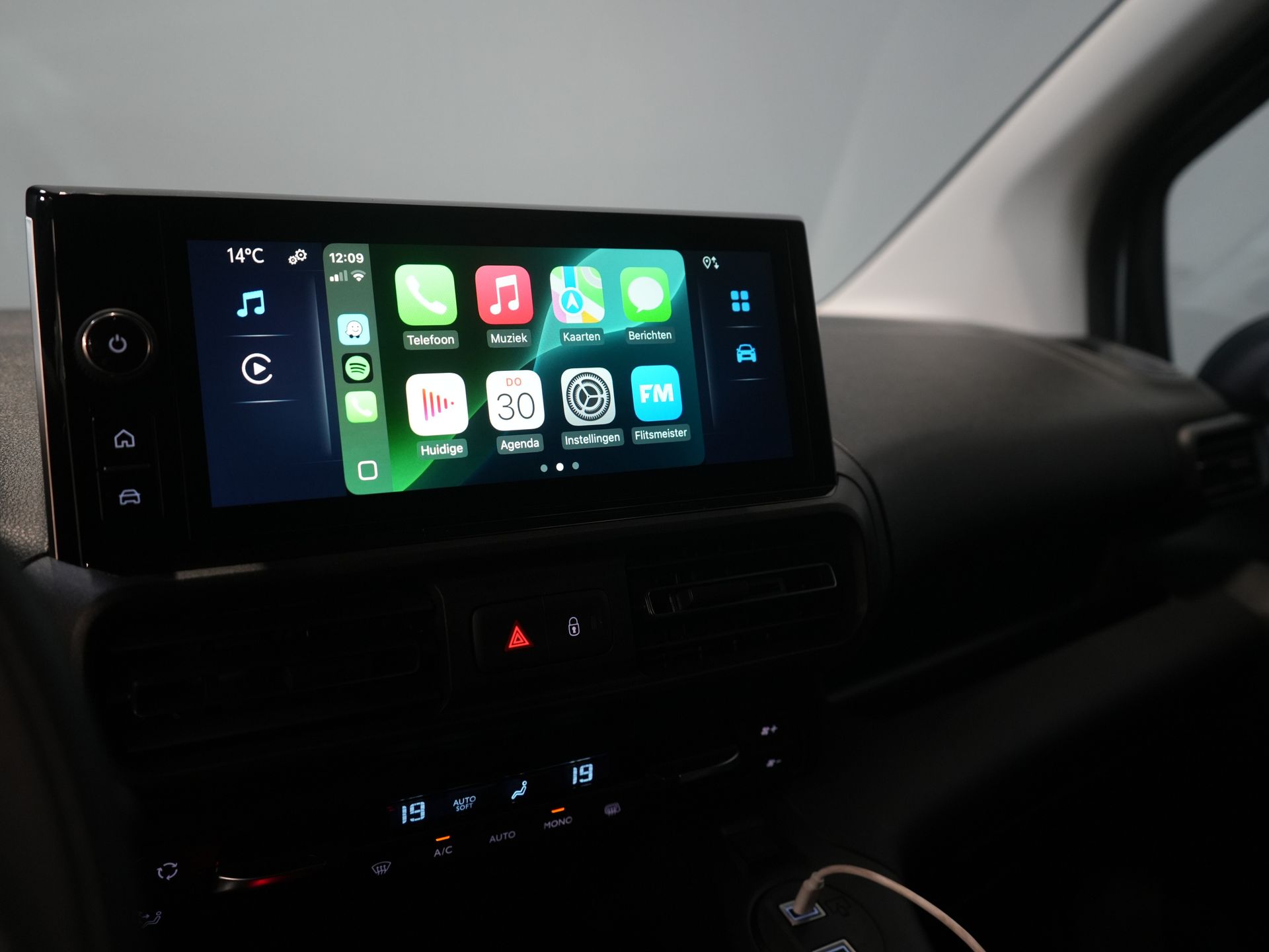 Toyota PROACE CITY Van 1.5 130 к.с. Авт. L2 BPM БЕЗКОШТОВНО! LED/ Віртуальний кокпіт/ 3 чол./ Carplay/ Камера/ Клімат/ PDC/ Круїз