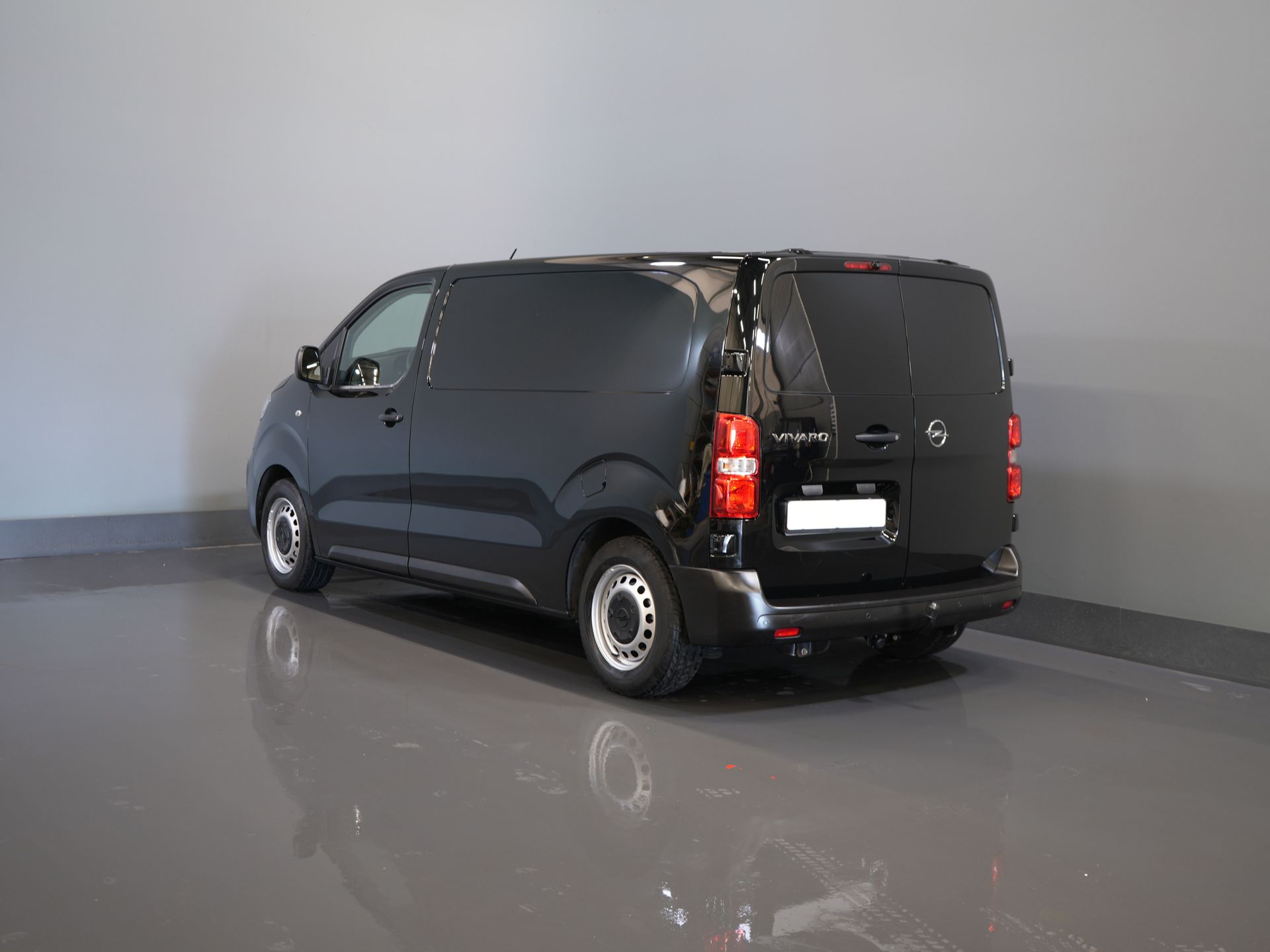 Opel Vivaro Bestelbus 2.0 HDi 145 pk Aut. L2 BPM VRIJ! NL Auto/ Carplay/ Cruise/ Camera/ Navi/ Trekhaak