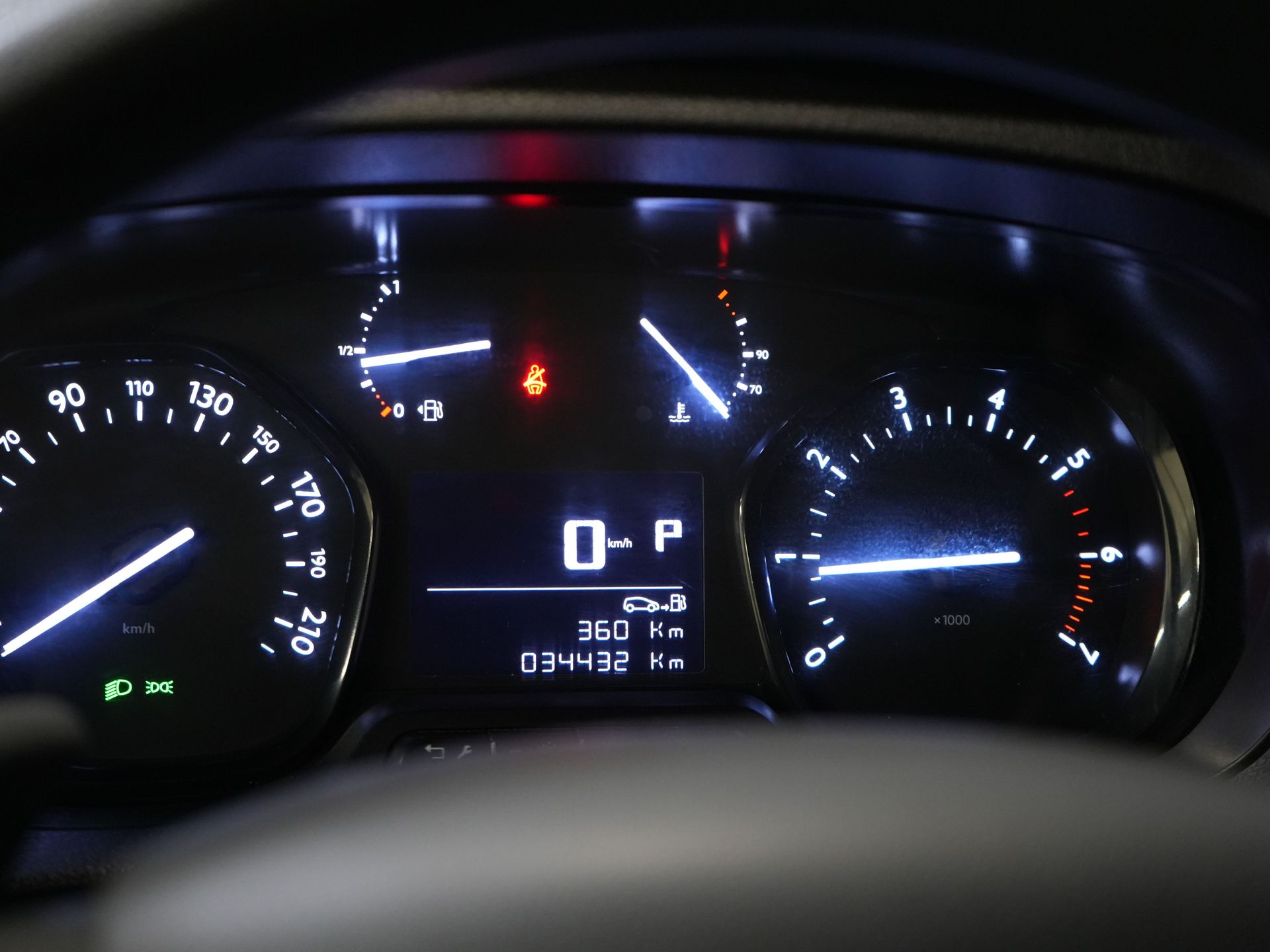 Opel Vivaro Bestelbus 2.0 HDi 145 pk Aut. L2 BPM VRIJ! NL Auto/ Carplay/ Cruise/ Camera/ Navi/ Trekhaak