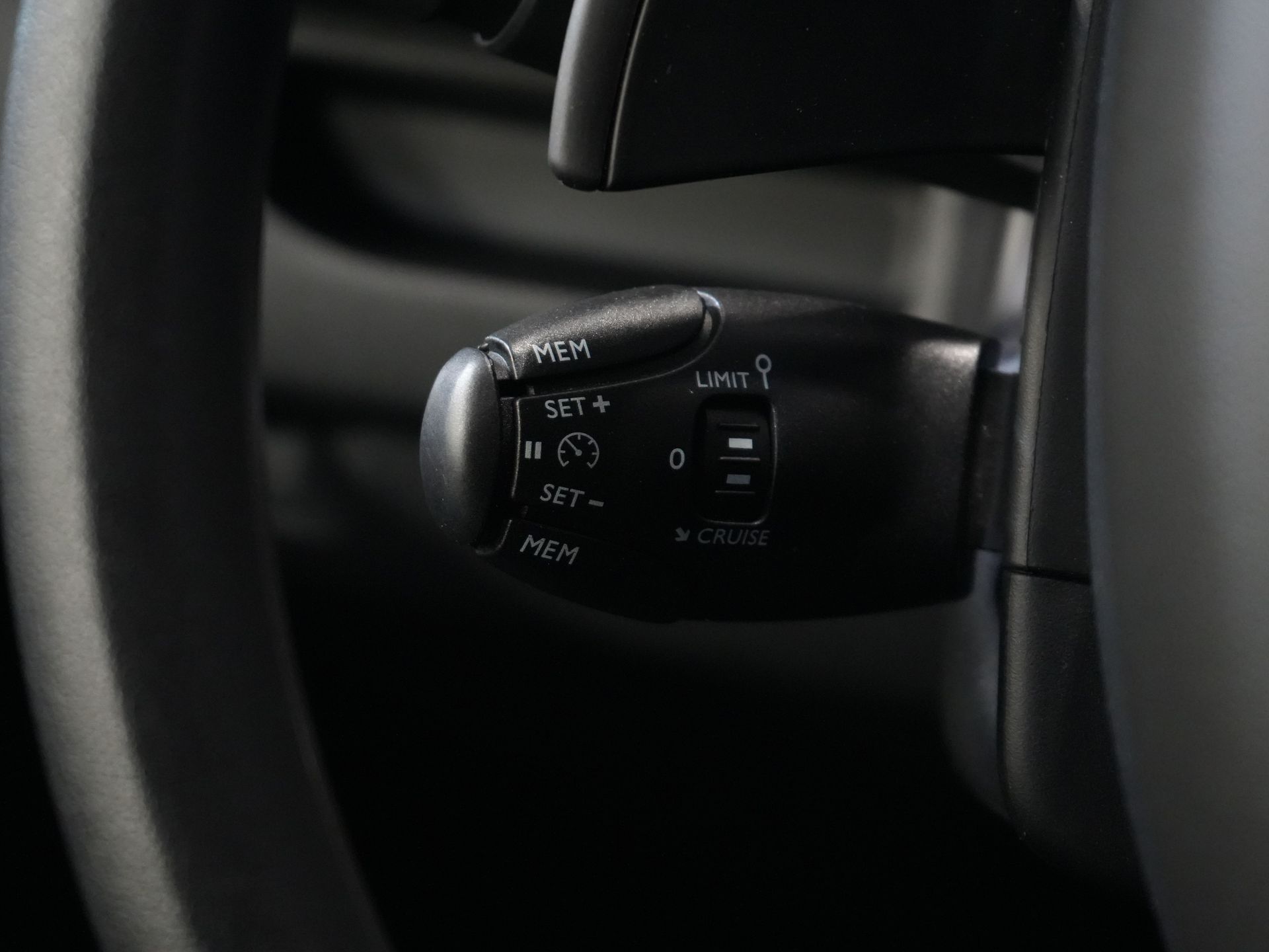 Opel Vivaro Bestelbus 2.0 HDi 145 pk Aut. L2 BPM VRIJ! NL Auto/ Carplay/ Cruise/ Camera/ Navi/ Trekhaak