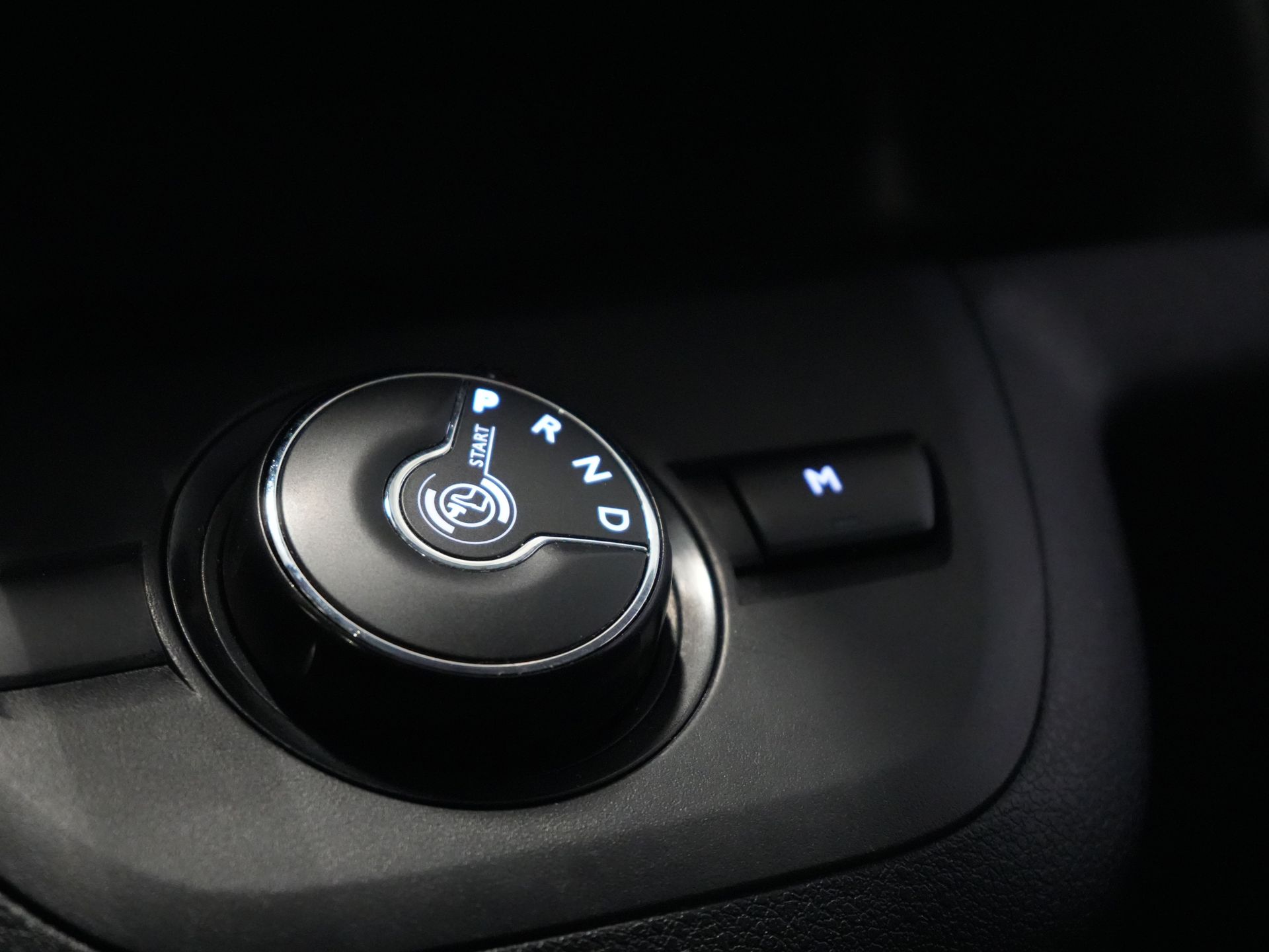 Opel Vivaro Bestelbus 2.0 HDi 145 pk Aut. L2 BPM VRIJ! NL Auto/ Carplay/ Cruise/ Camera/ Navi/ Trekhaak