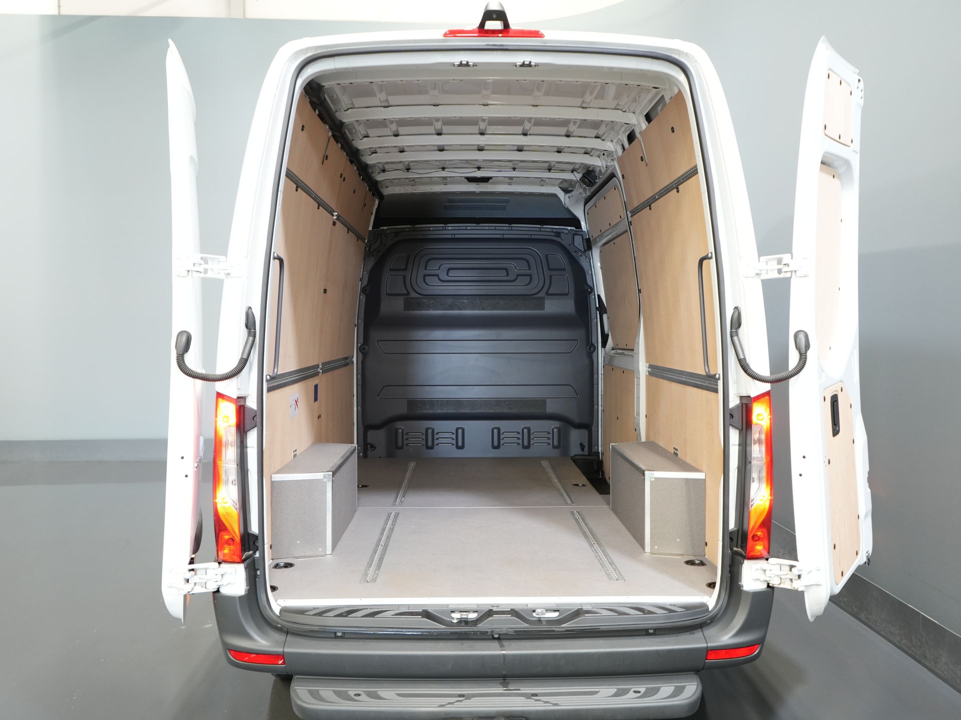 Mercedes-Benz Sprinter Bestelbus 317 CDI Aut. L2H2 BPM VRIJ! Gev.Stoel/ 270 Gr.Deuren/ Stoelverw./ Navi/ Camera/ Cruise/ Airco/ DAB