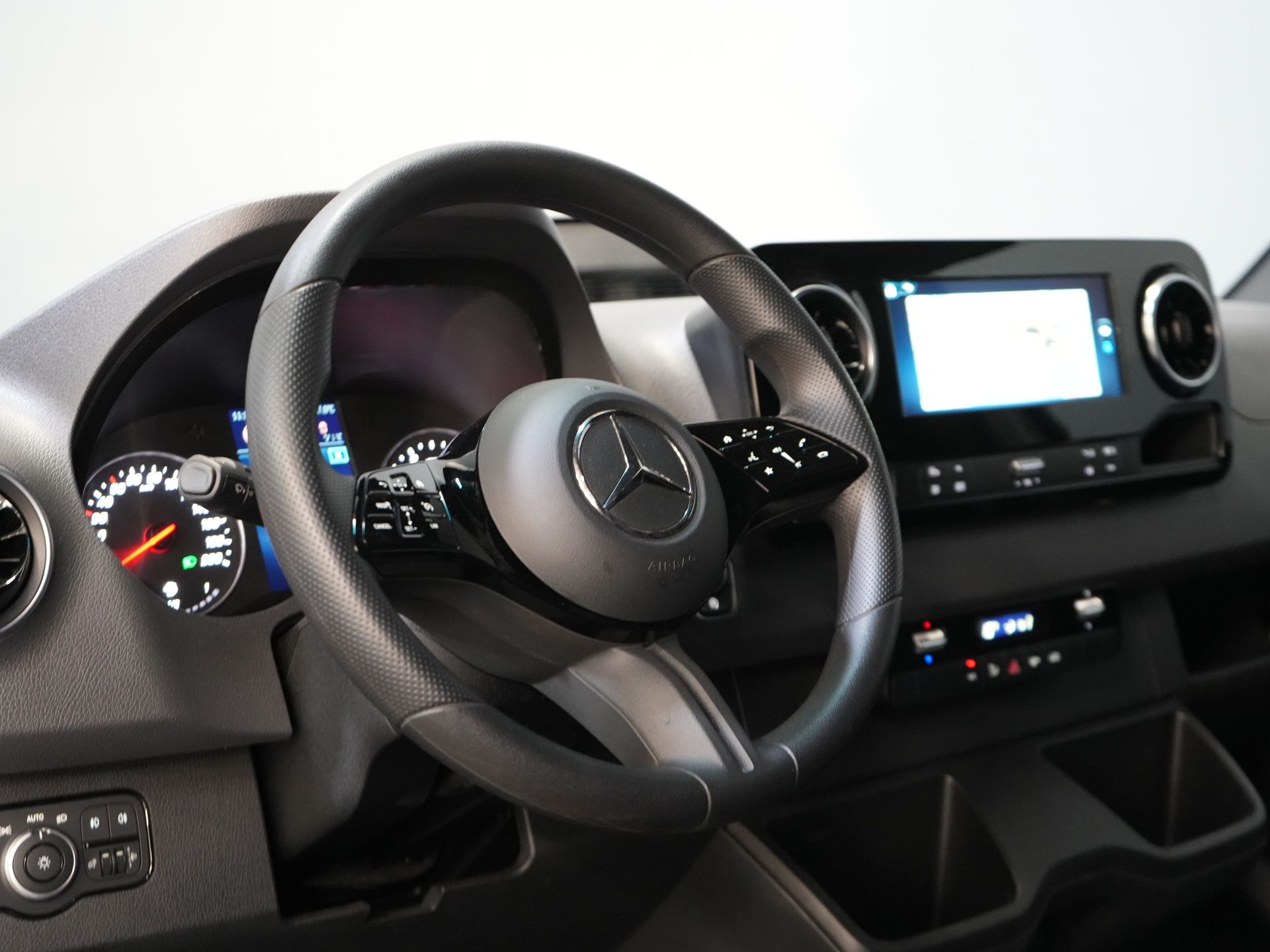 Mercedes-Benz Sprinter Bestelbus 317 CDI Aut. L2H2 BPM VRIJ! Gev.Stoel/ 270 Gr.Deuren/ Stoelverw./ Navi/ Camera/ Cruise/ Airco/ DAB