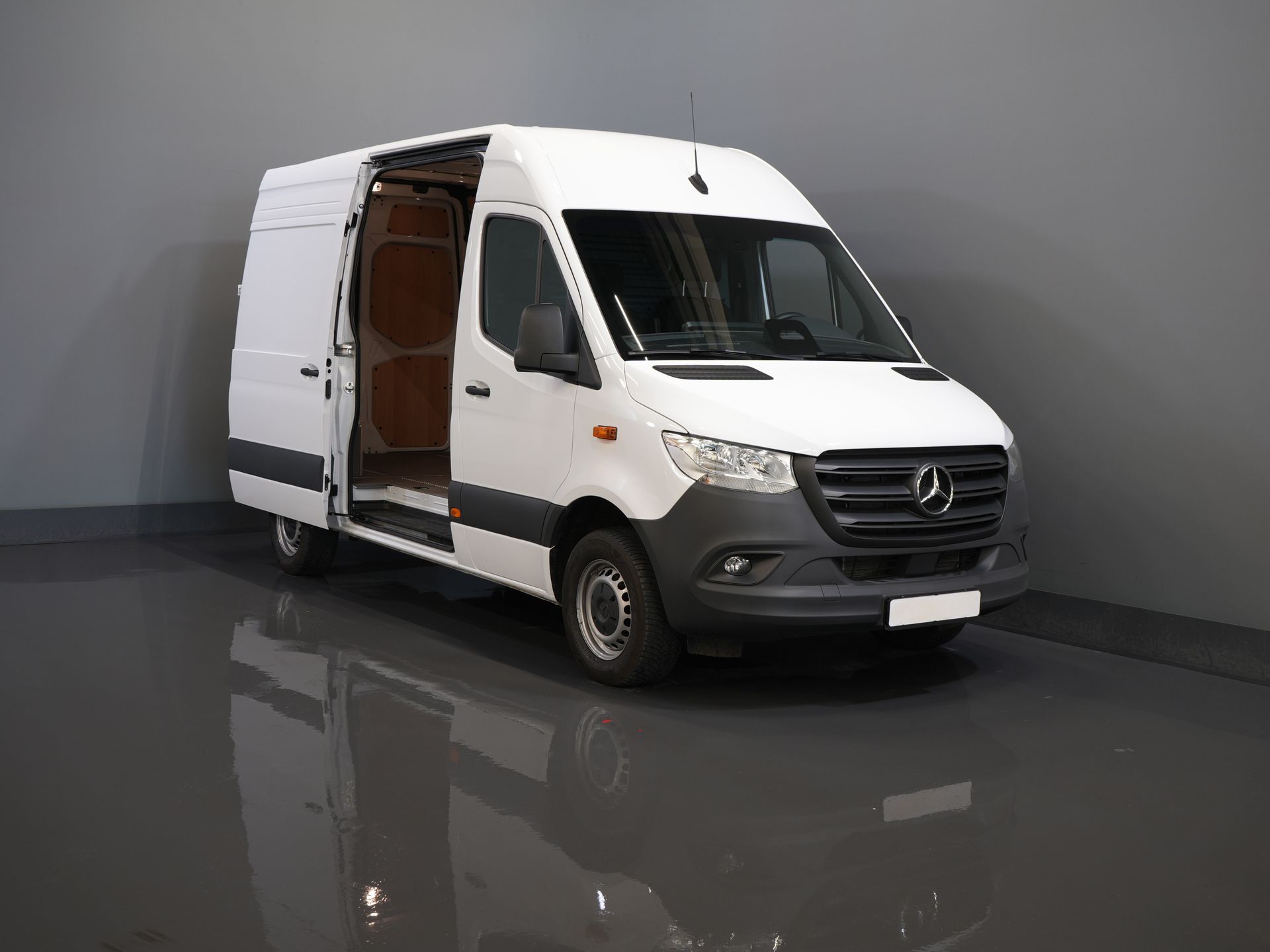Mercedes-Benz Sprinter Bestelbus 317 CDI Aut. L2H2 BPM VRIJ! Gev.Stoel/ 270 Gr.Deuren/ Stoelverw./ Navi/ Camera/ Cruise/ Airco/ DAB