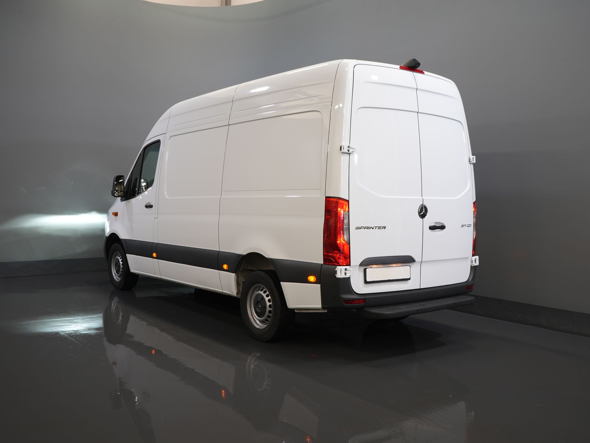 Mercedes-Benz Sprinter Furgon 317 Aut. L2H2 Bez podatku BPM! LED/ Podgrzewane fotele/ Nawigacja/ Kamera/ Wykończenie drewniane/ Tempomat