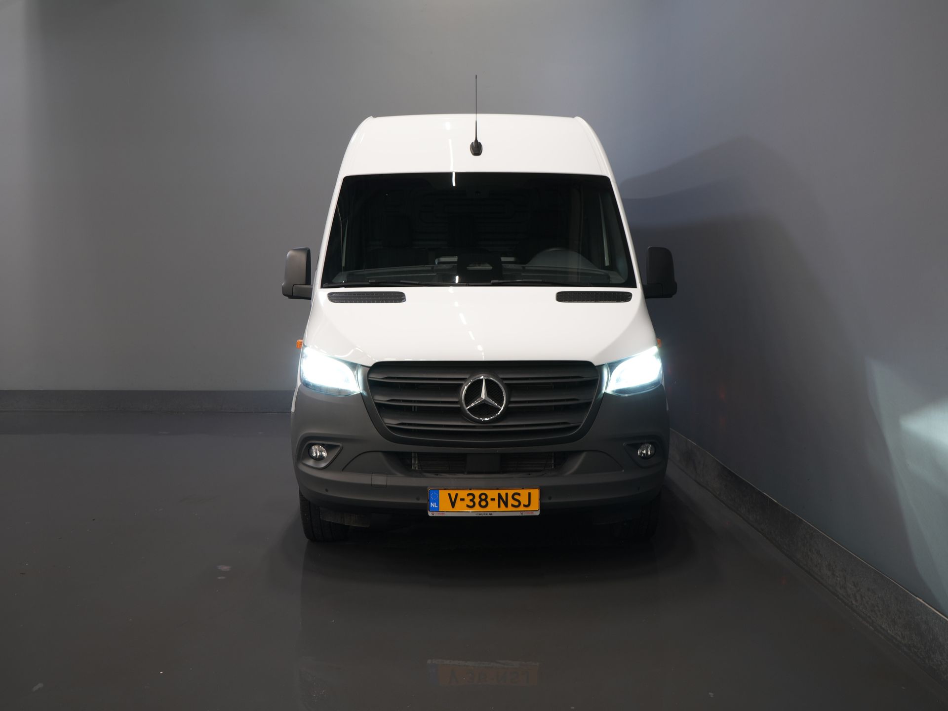 Mercedes-Benz Sprinter Van 317 Aut. L2H2 BPM ¡GRATIS! 3.5t Towbar/ LED/ 270 Gr.Doors/ Gev.Stoel/ Stoelverw./ Navi/ Camera/ PDC/ Carpenter/ Cruise