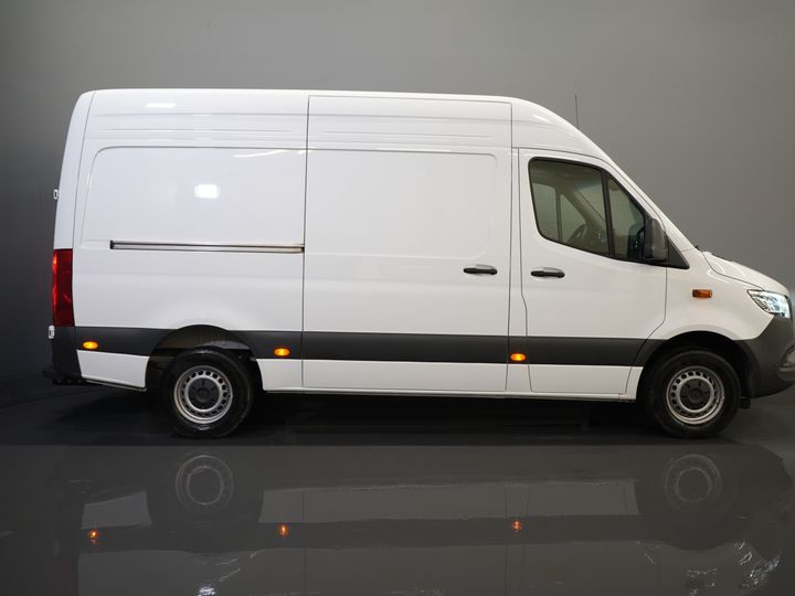 Mercedes-Benz Sprinter Van 317 Aut. L2H2 BPM ¡GRATIS! 3.5t Towbar/ LED/ 270 Gr.Doors/ Gev.Stoel/ Stoelverw./ Navi/ Camera/ PDC/ Carpenter/ Cruise