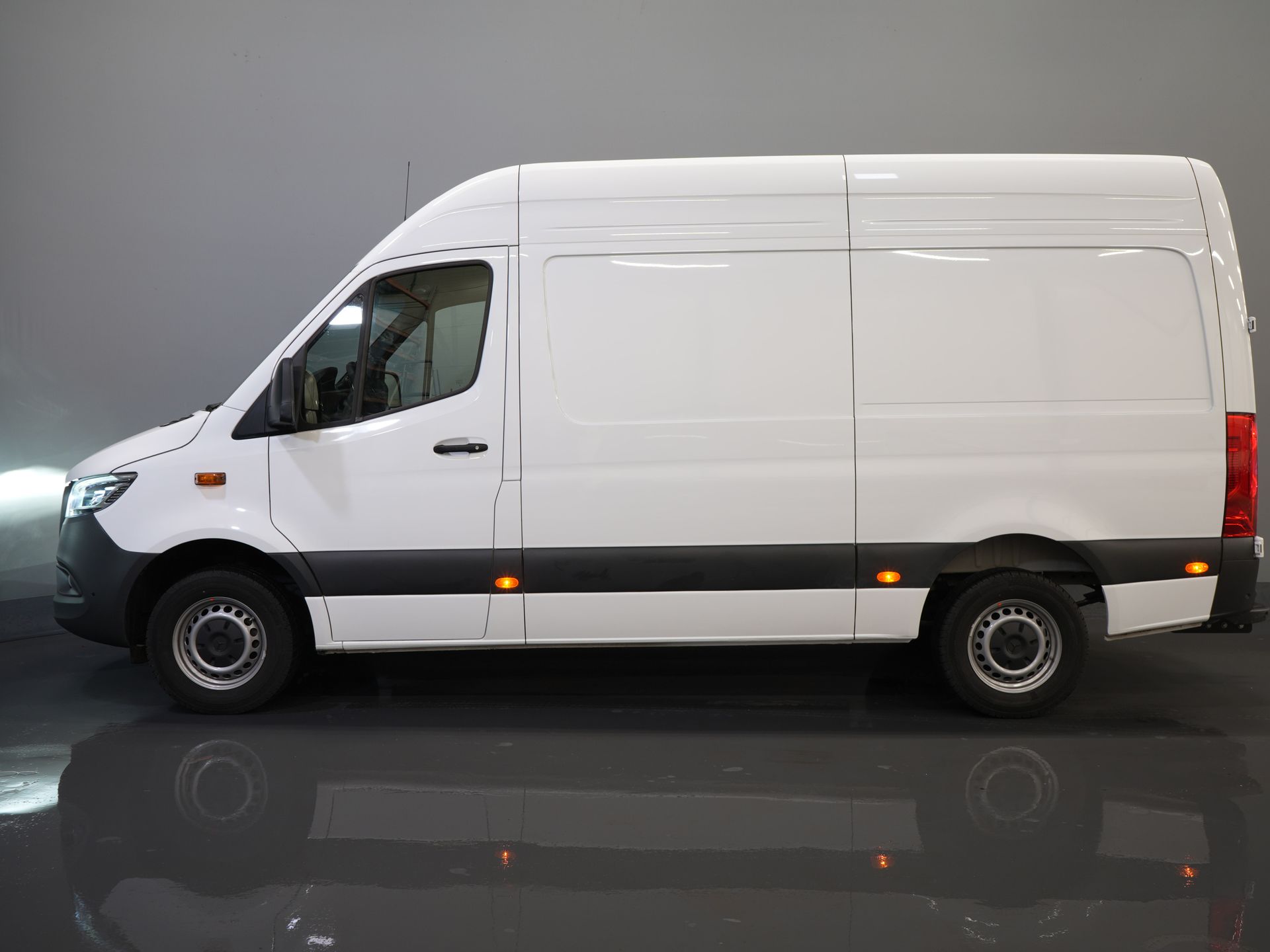 Mercedes-Benz Sprinter Van 317 Aut. L2H2 BPM ¡GRATIS! 3.5t Towbar/ LED/ 270 Gr.Doors/ Gev.Stoel/ Stoelverw./ Navi/ Camera/ PDC/ Carpenter/ Cruise