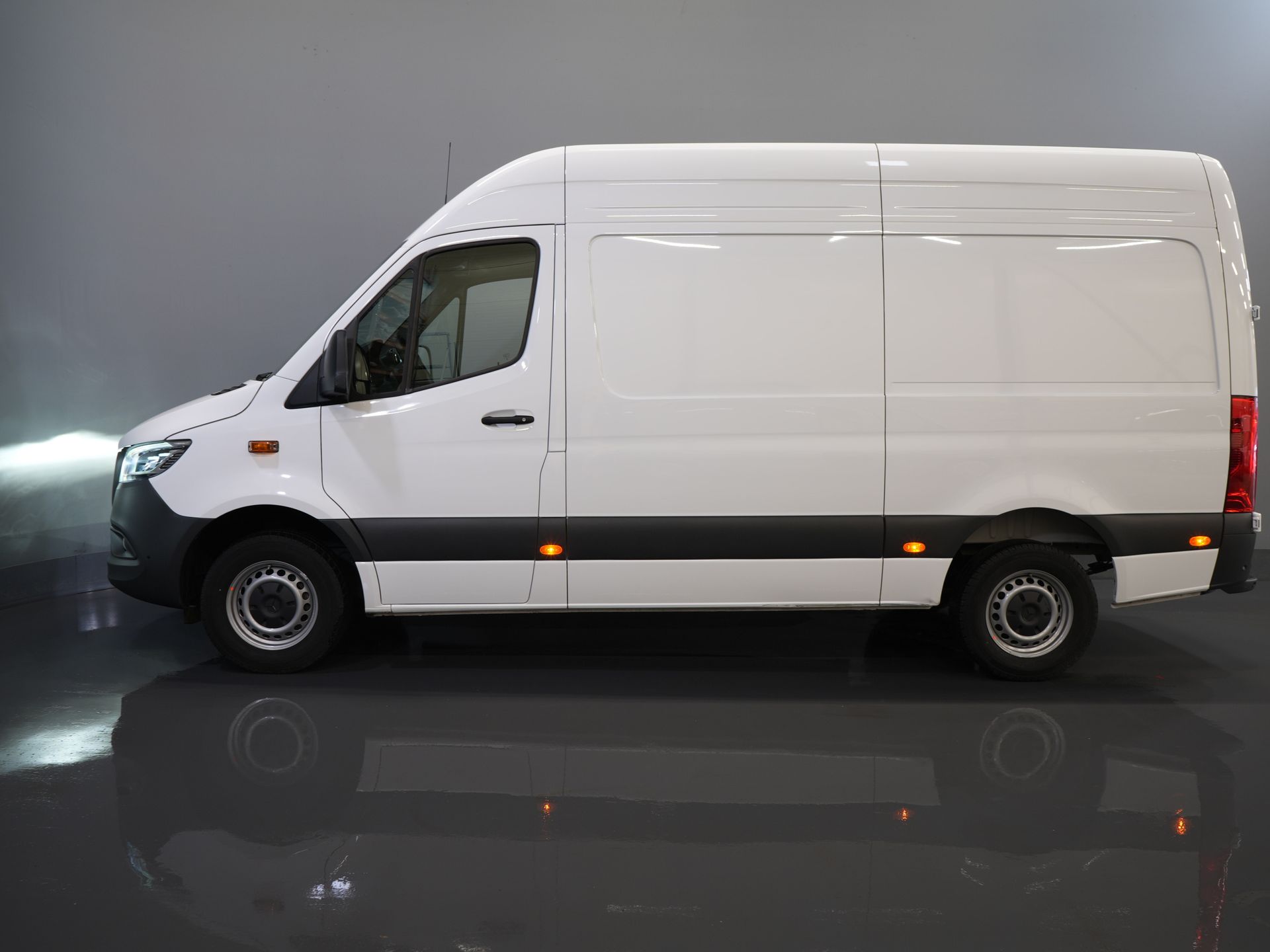 Mercedes-Benz Sprinter Furgon 317 Aut. L2H2 Bez podatku BPM! LED/ Podgrzewane fotele/ Nawigacja/ Kamera/ Wykończenie drewniane/ Tempomat