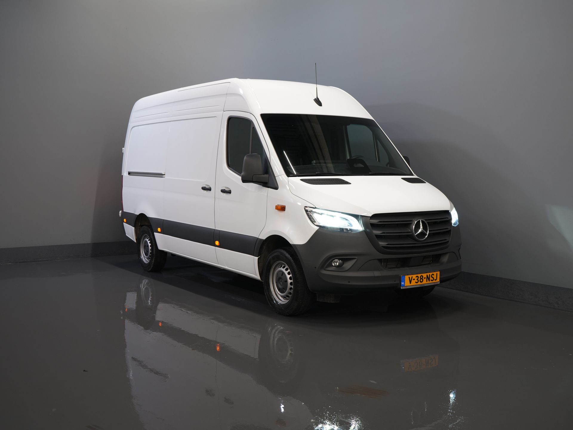 Mercedes-Benz Sprinter Van 317 Aut. L2H2 BPM ¡GRATIS! 3.5t Towbar/ LED/ 270 Gr.Doors/ Gev.Stoel/ Stoelverw./ Navi/ Camera/ PDC/ Carpenter/ Cruise