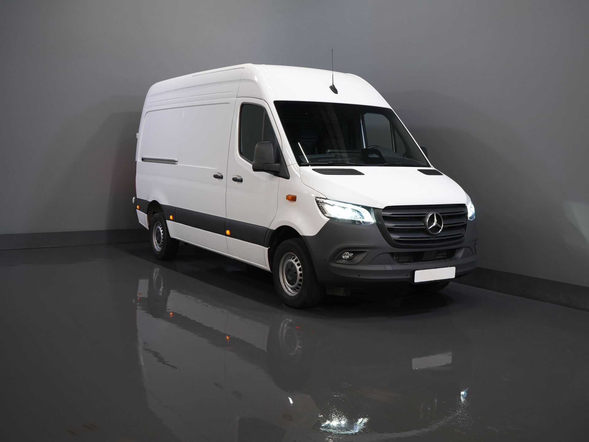 Mercedes-Benz Sprinter Furgon 317 Aut. L2H2 Bez podatku BPM! LED/ Podgrzewane fotele/ Nawigacja/ Kamera/ Wykończenie drewniane/ Tempomat
