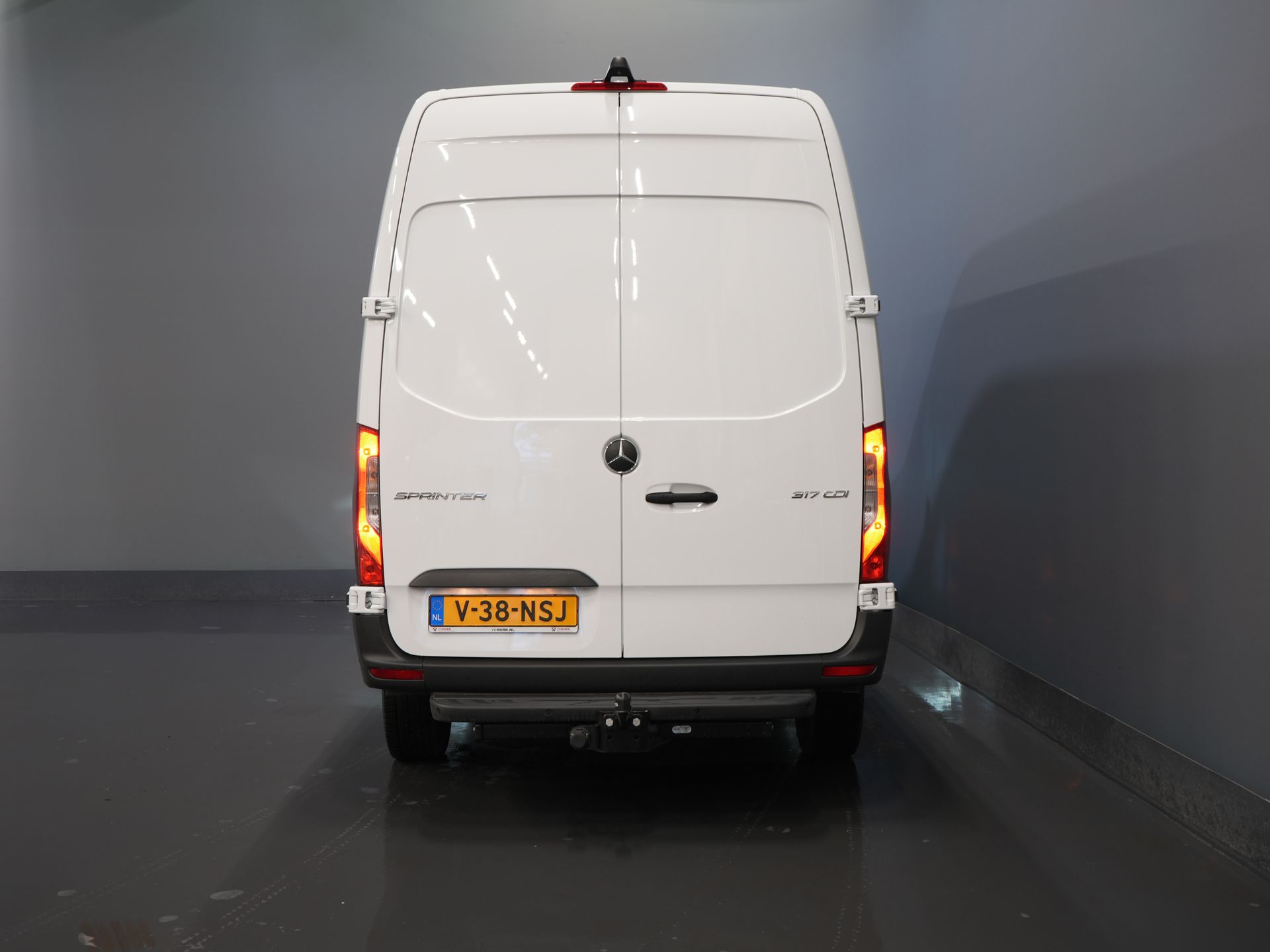 Mercedes-Benz Sprinter Van 317 Aut. L2H2 BPM ¡GRATIS! 3.5t Towbar/ LED/ 270 Gr.Doors/ Gev.Stoel/ Stoelverw./ Navi/ Camera/ PDC/ Carpenter/ Cruise